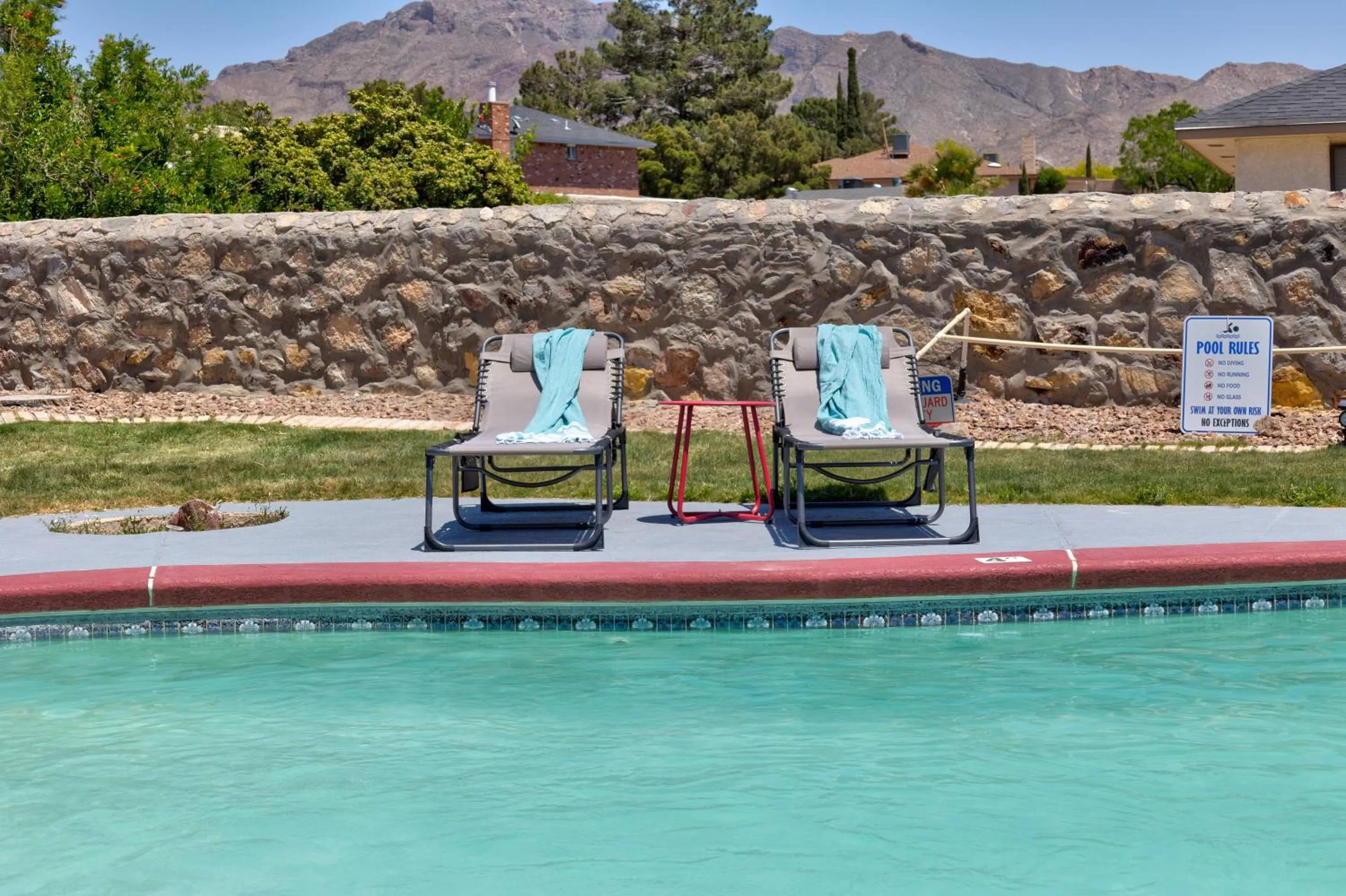 Home with Mountain View/Pool/Tub