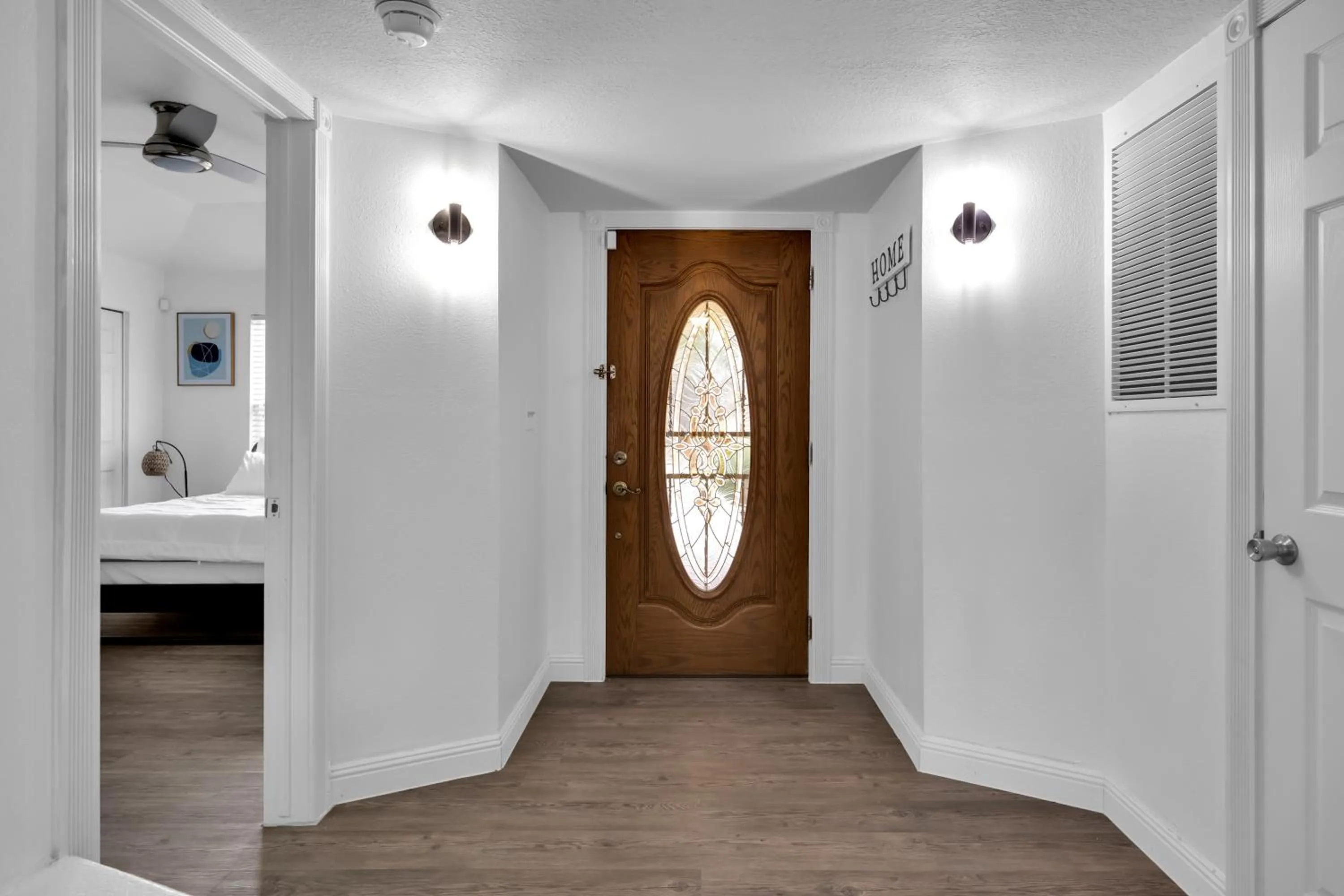 Bedroom in Home with Mountain View/Pool/Tub