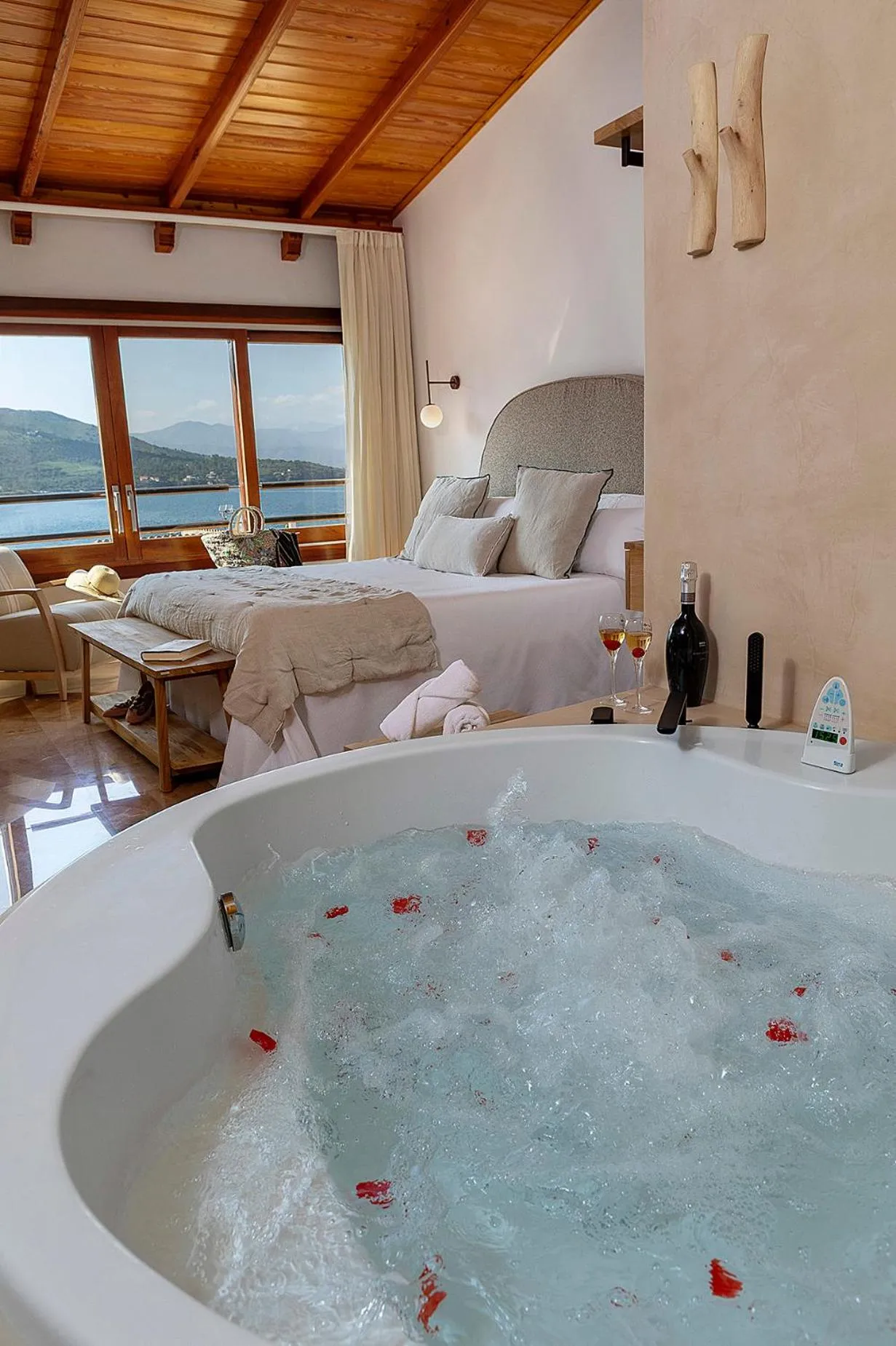 Hot Tub, Bed in Hotel Spa Porto Cristo