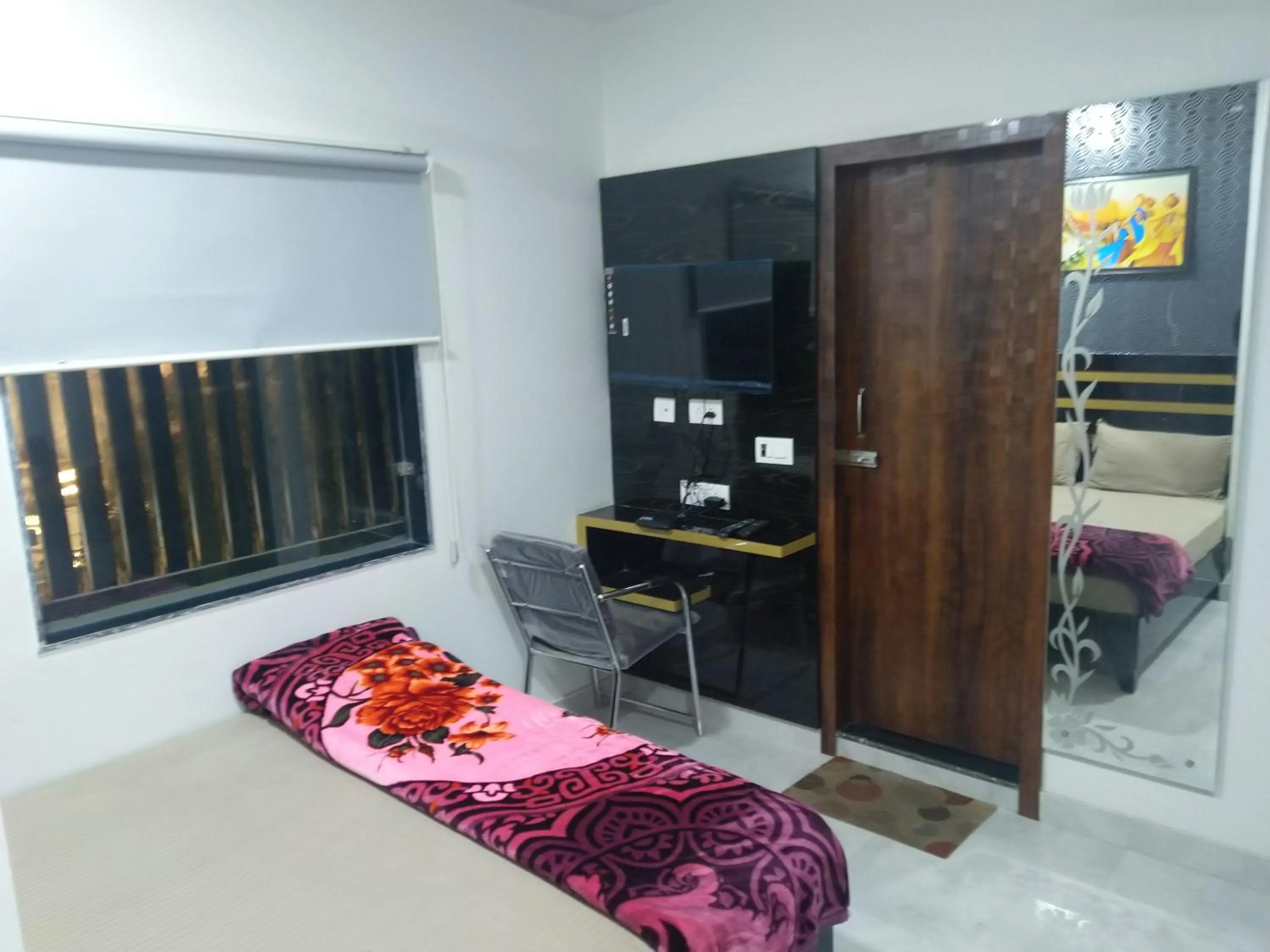 Bed in Hotel Imperial Crown