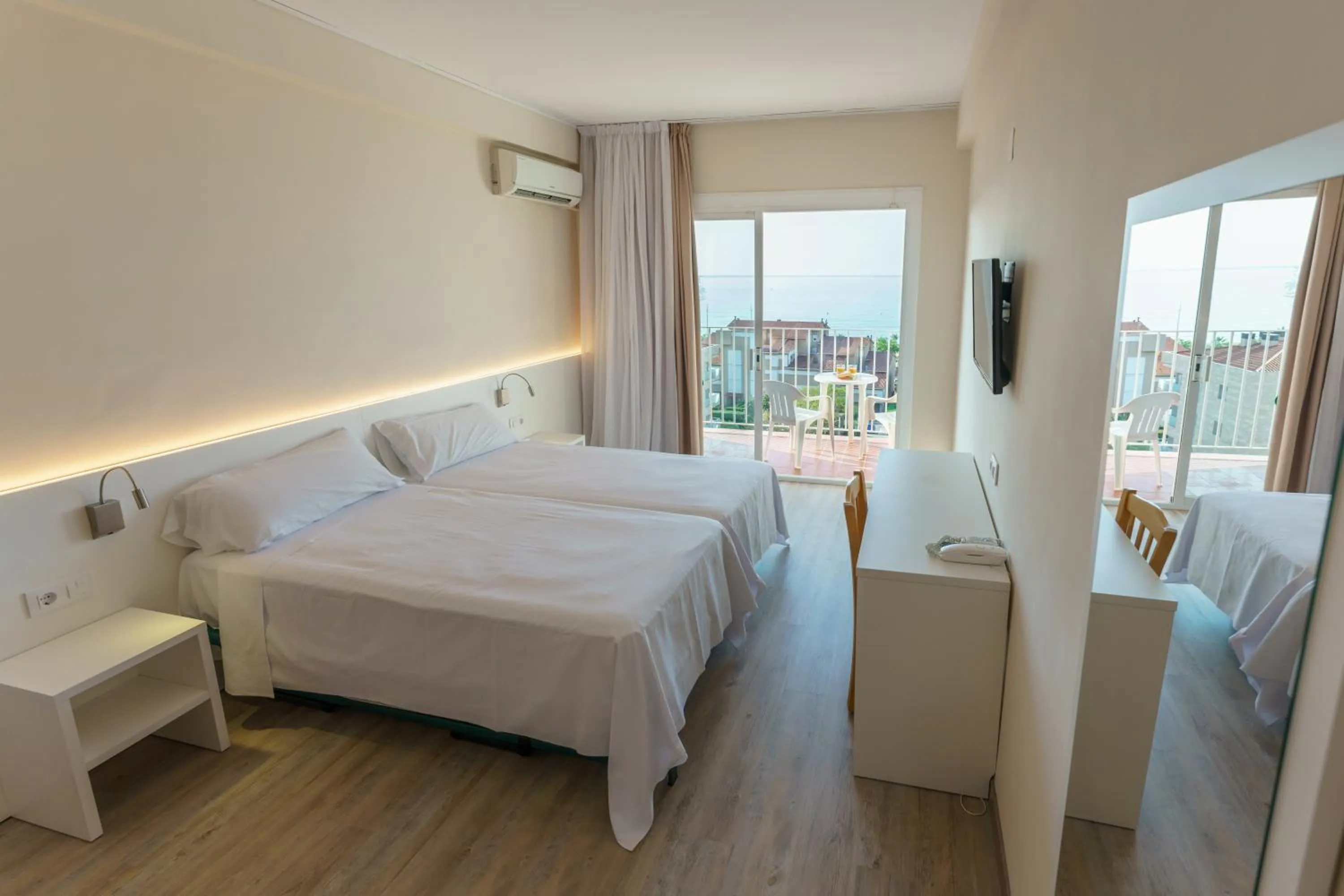 Bedroom, Bed in Checkin Catalonia