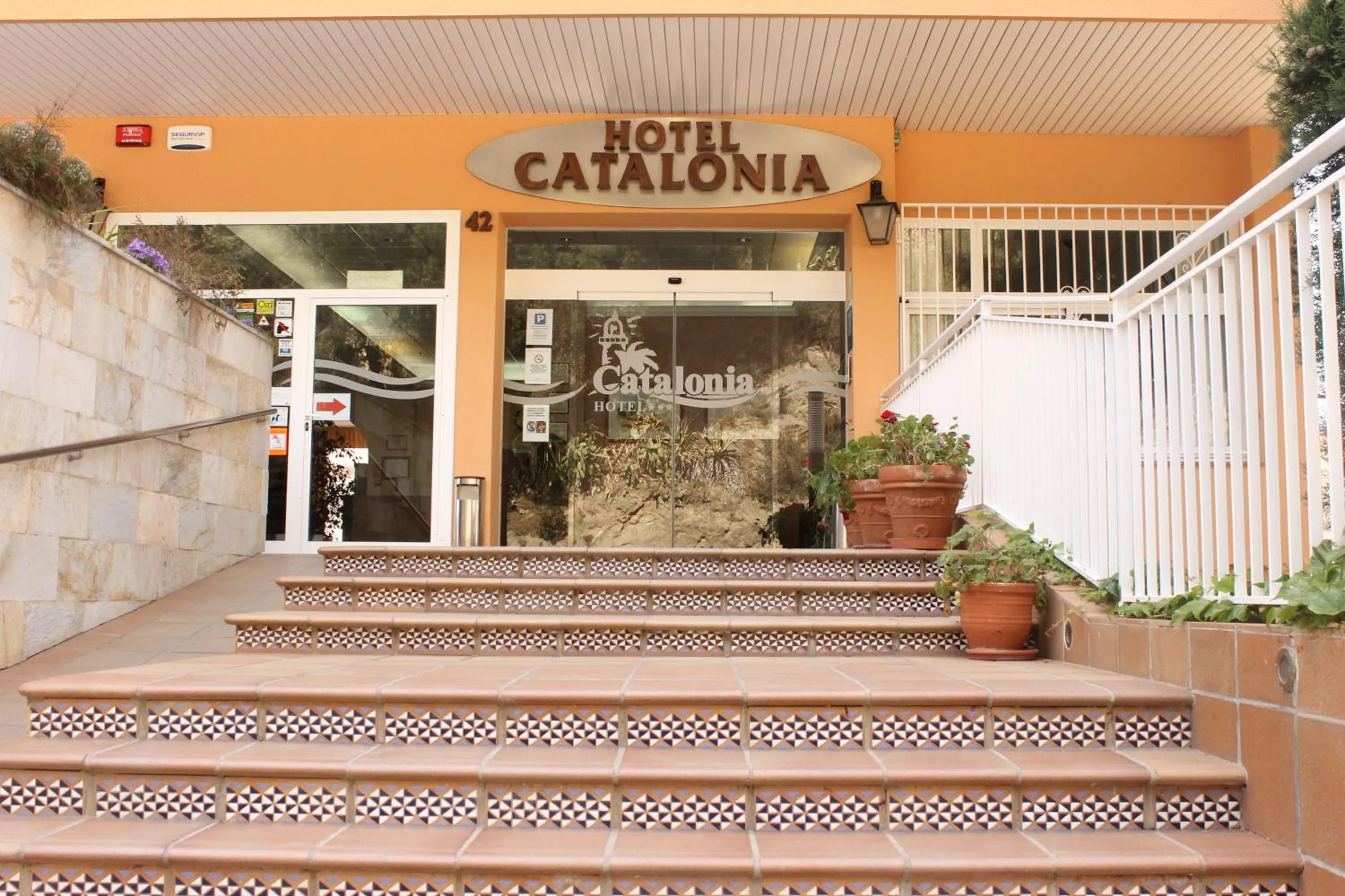 Facade/entrance in Checkin Catalonia