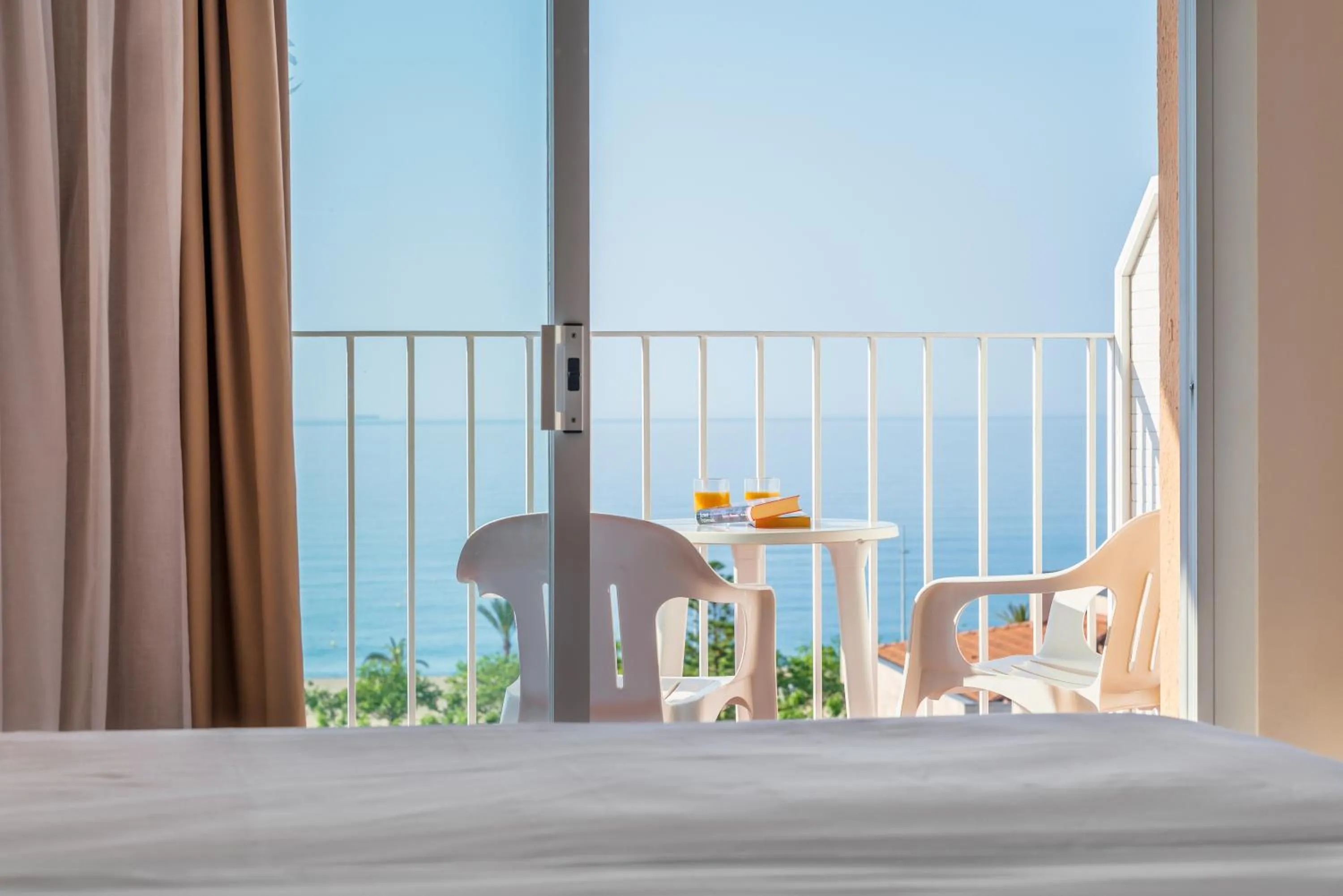 Balcony/Terrace, Bed in Checkin Catalonia