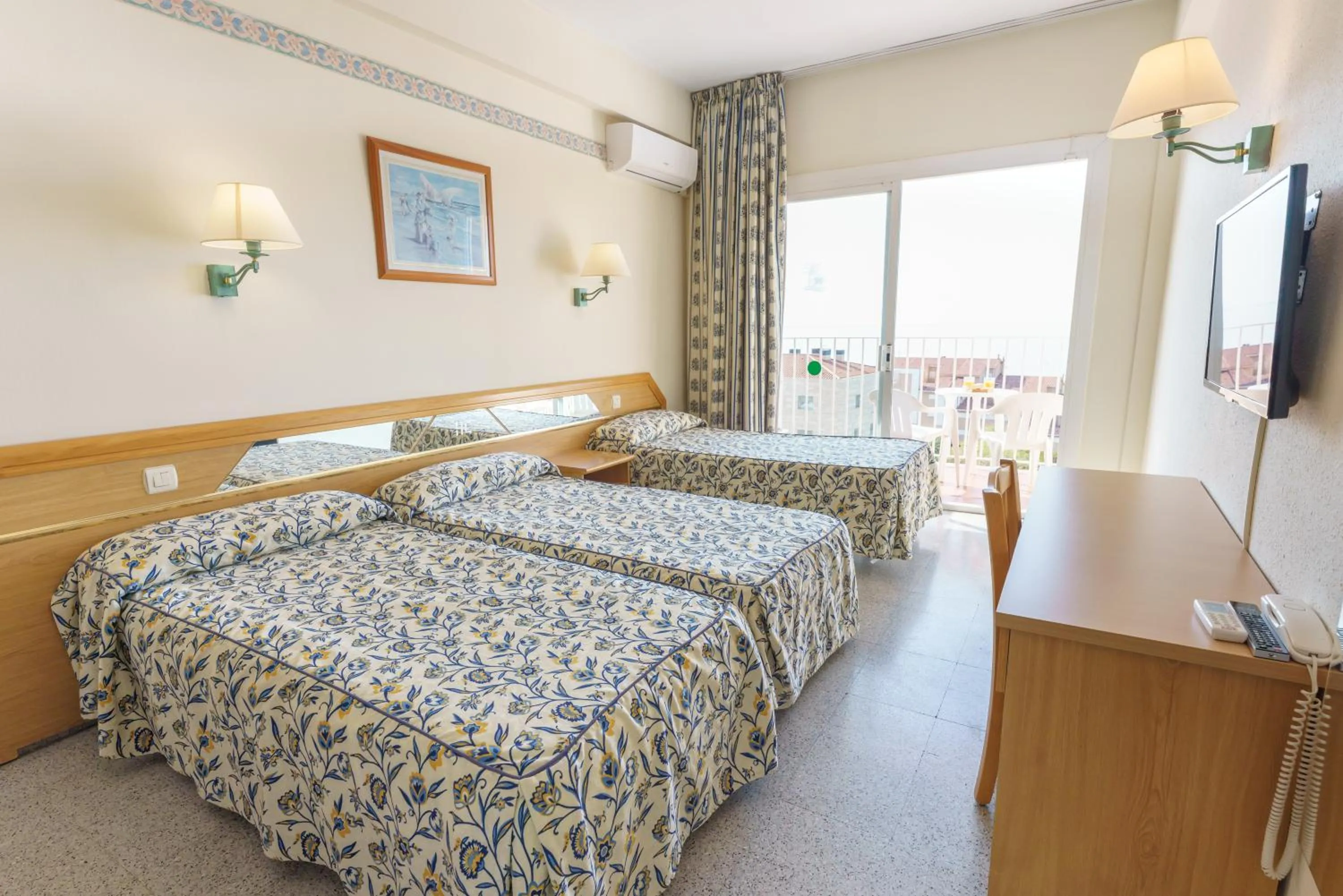 Bedroom, Bed in Checkin Catalonia