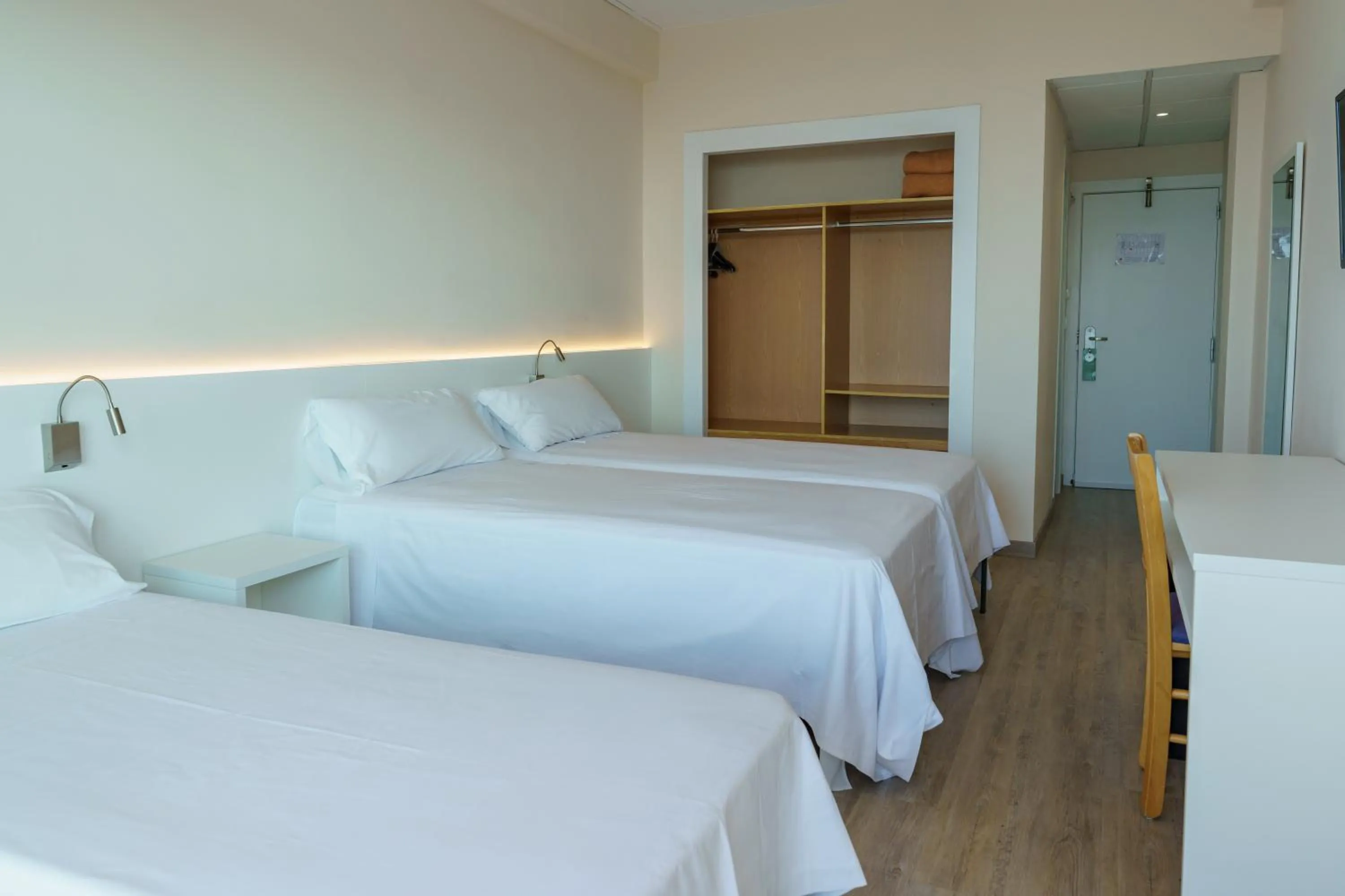 Bedroom, Bed in Checkin Catalonia