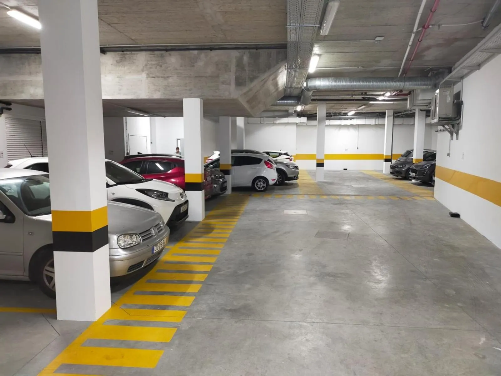 Parking in Pêro Teive Bay Apartments Hotel