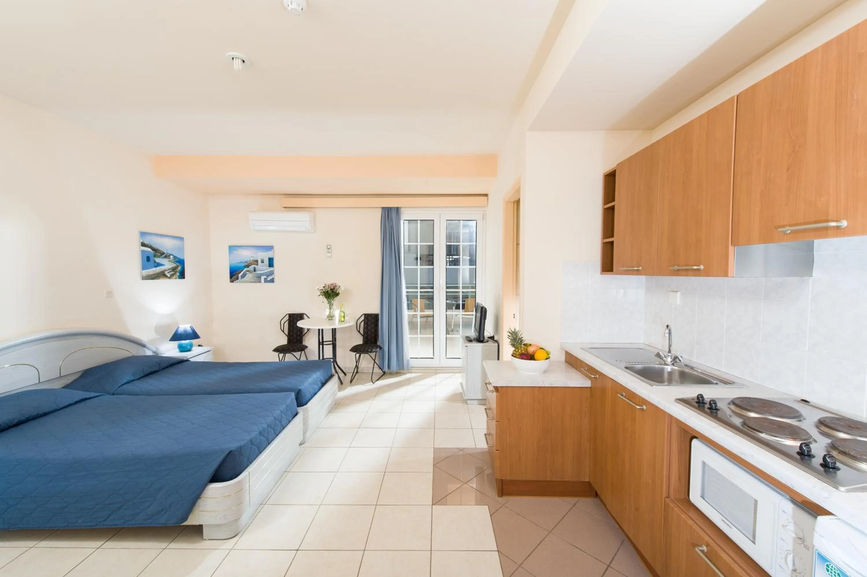 Photo of the whole room, Bed in Creta Hotel