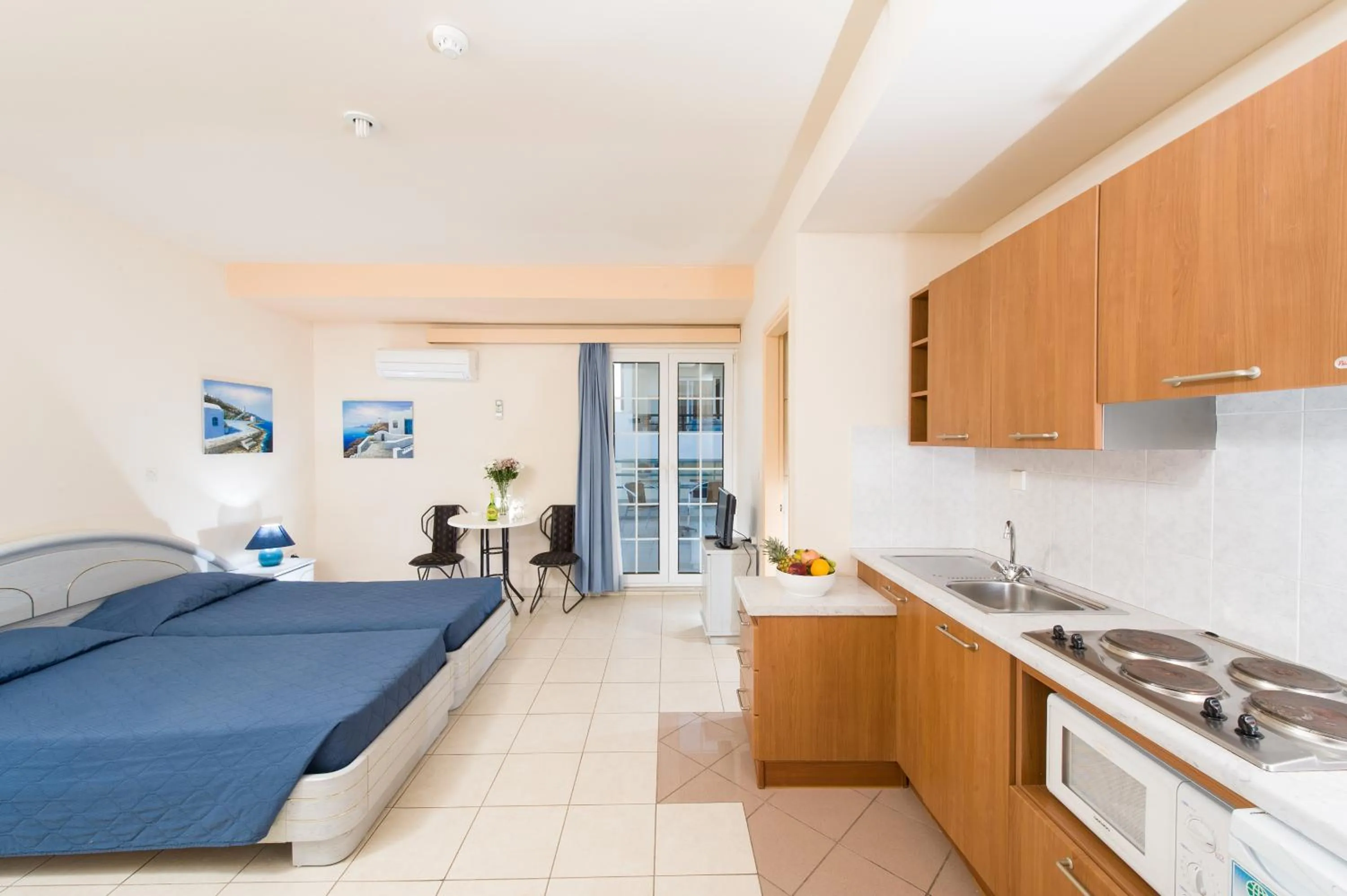 Photo of the whole room, Bed in Creta Hotel