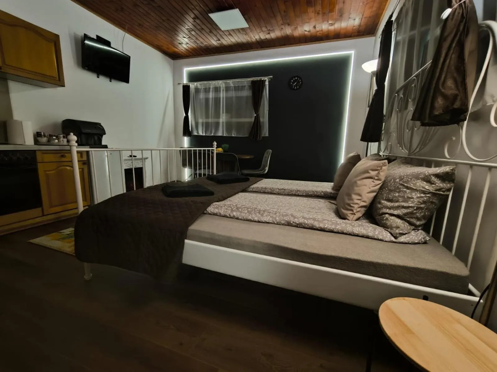 Bed in Morrison Apartments