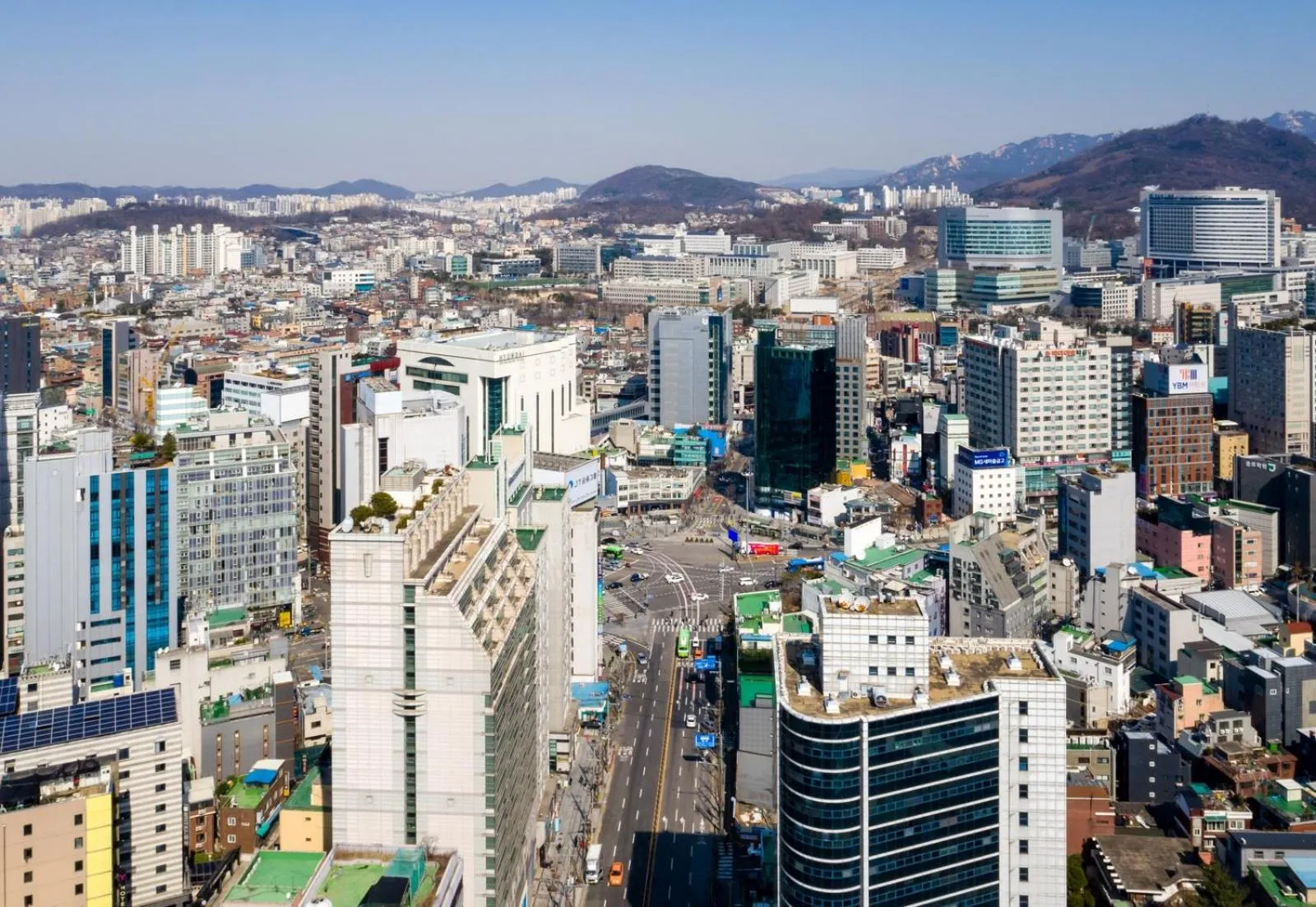 Property building in Brown Suites Hotel Sinchon Central