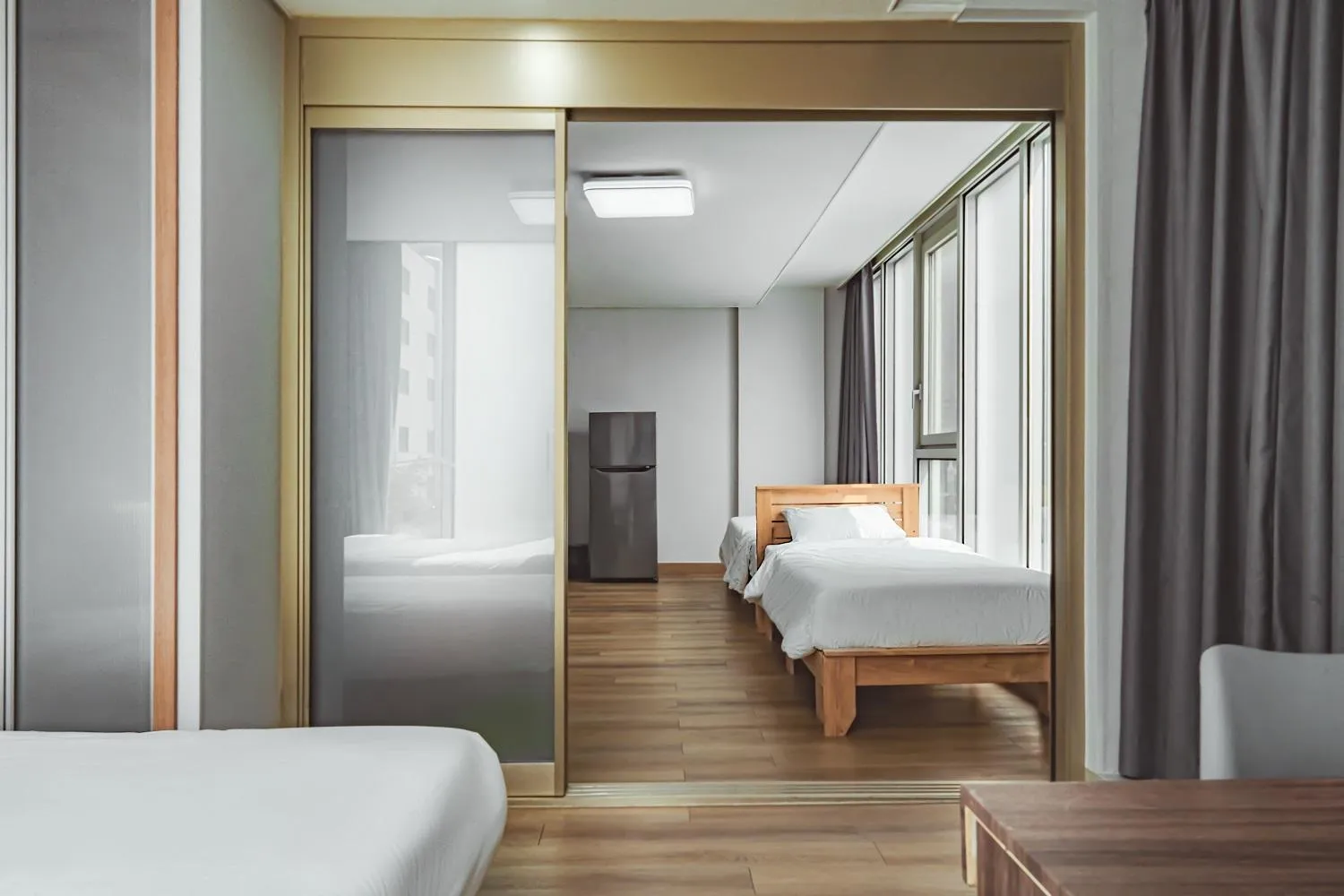 Bed in Brown Suites Hotel Sinchon Central