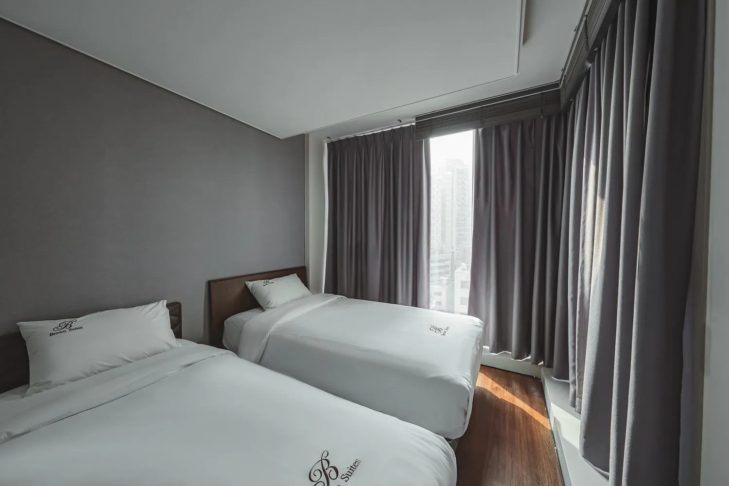 Bed in Brown Suites Hotel Sinchon Central