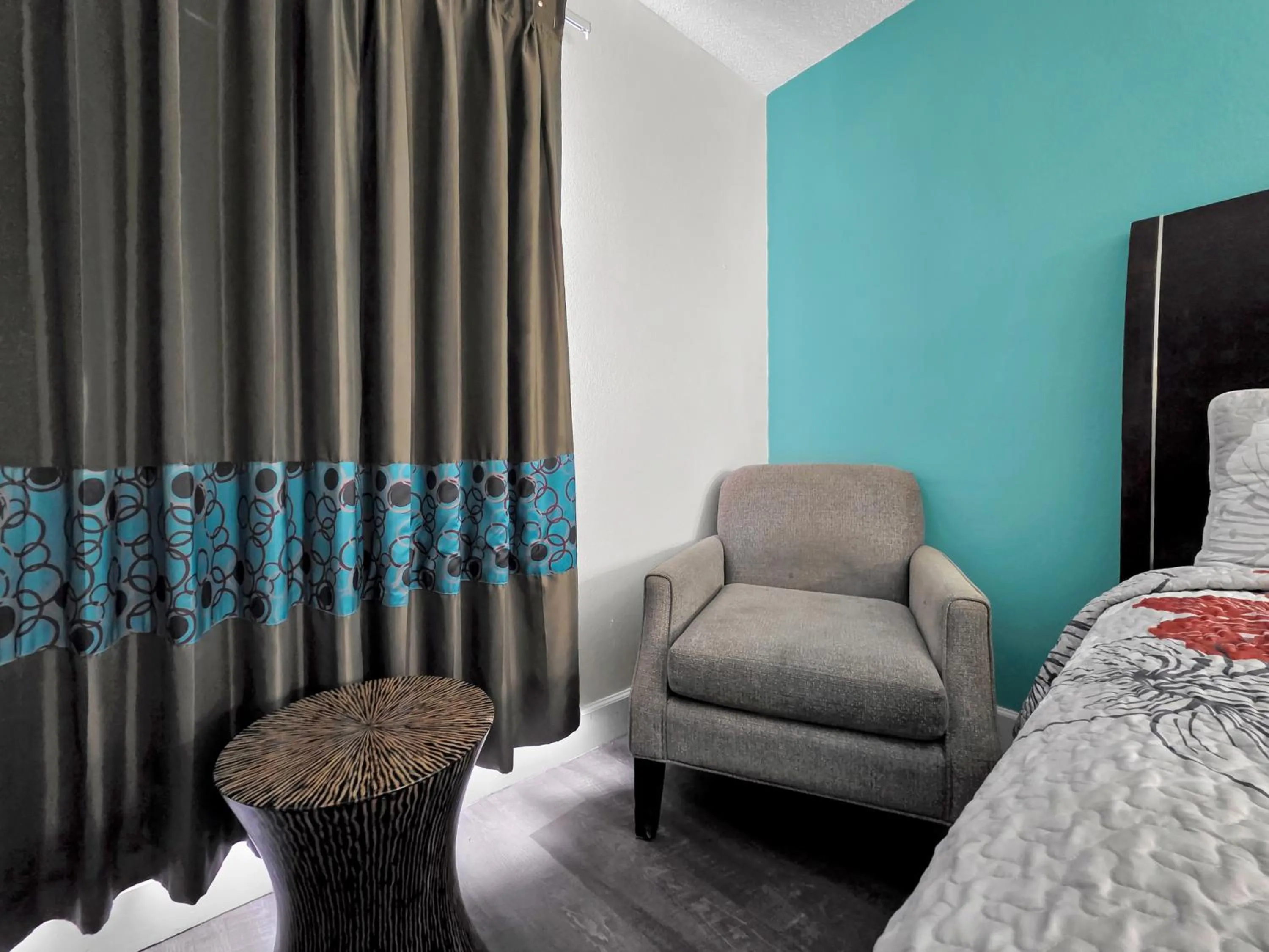 Seating area, Bed in CRYSTAL PALACE RESORT