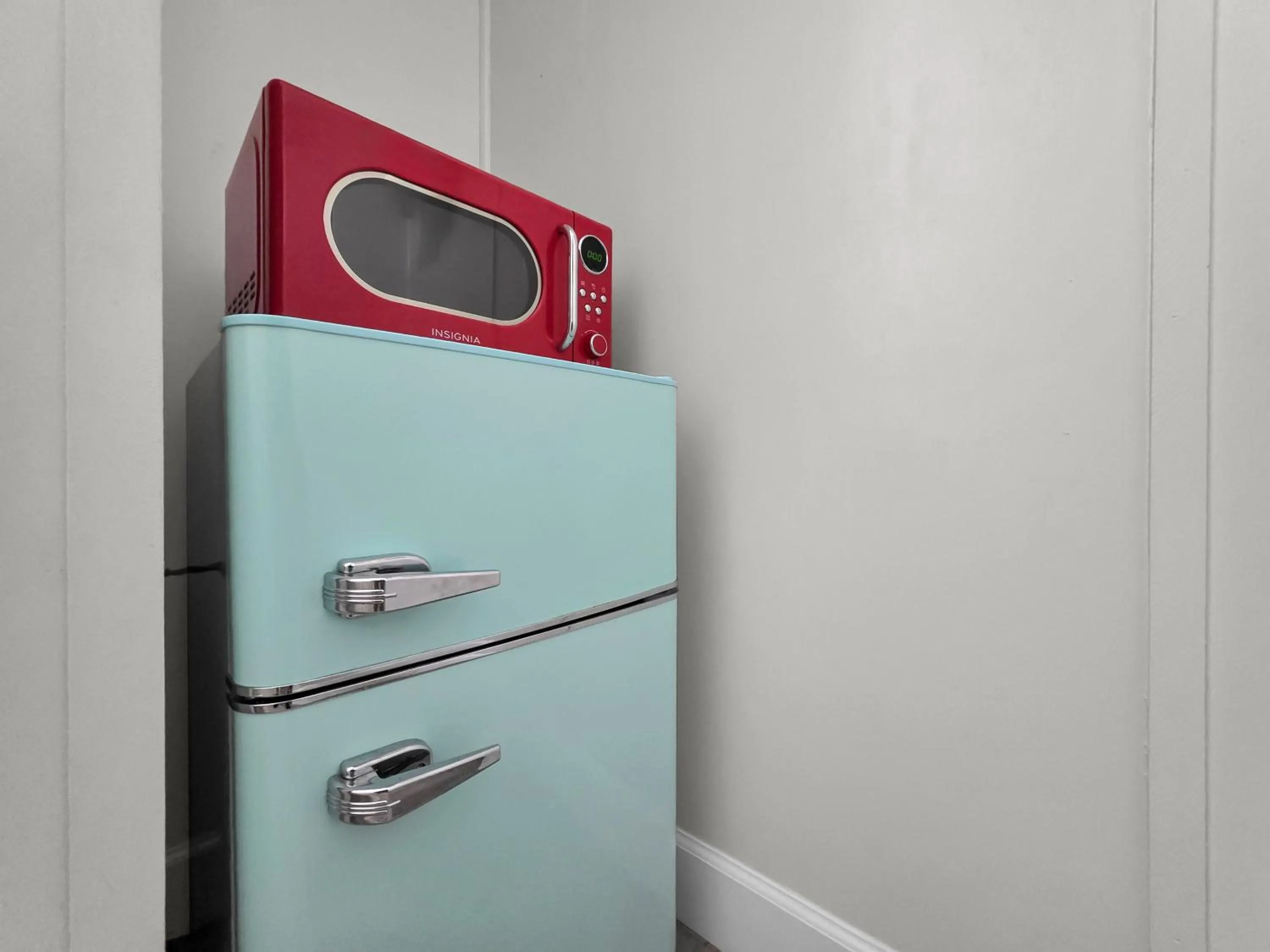 microwave in CRYSTAL PALACE RESORT