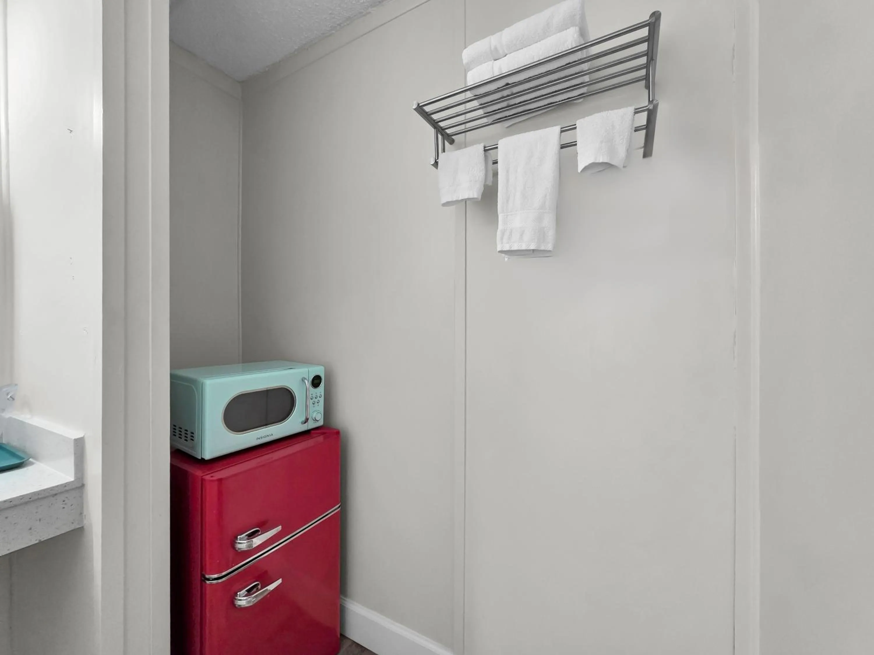 microwave in CRYSTAL PALACE RESORT