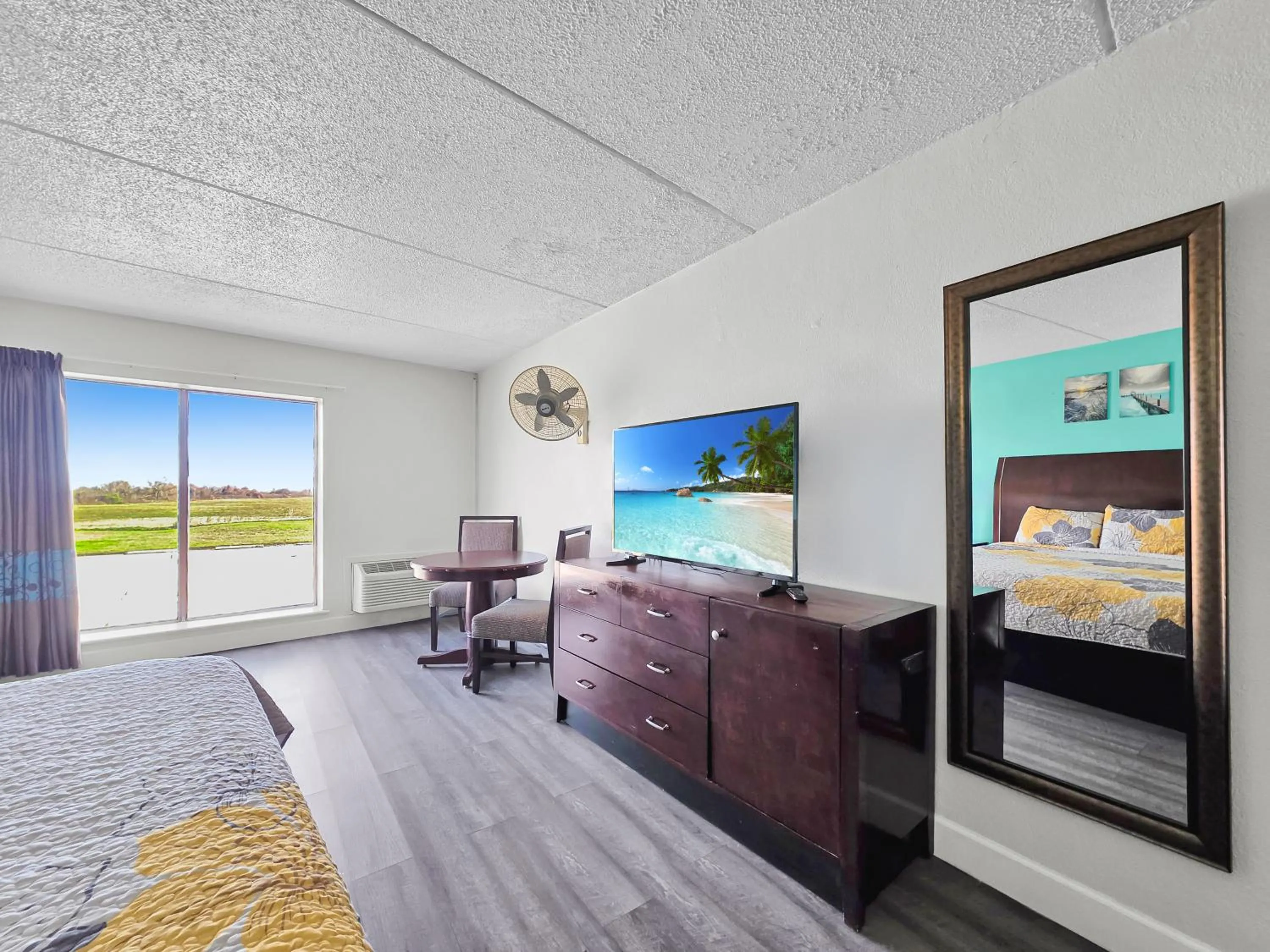 TV and multimedia, Bed in CRYSTAL PALACE RESORT