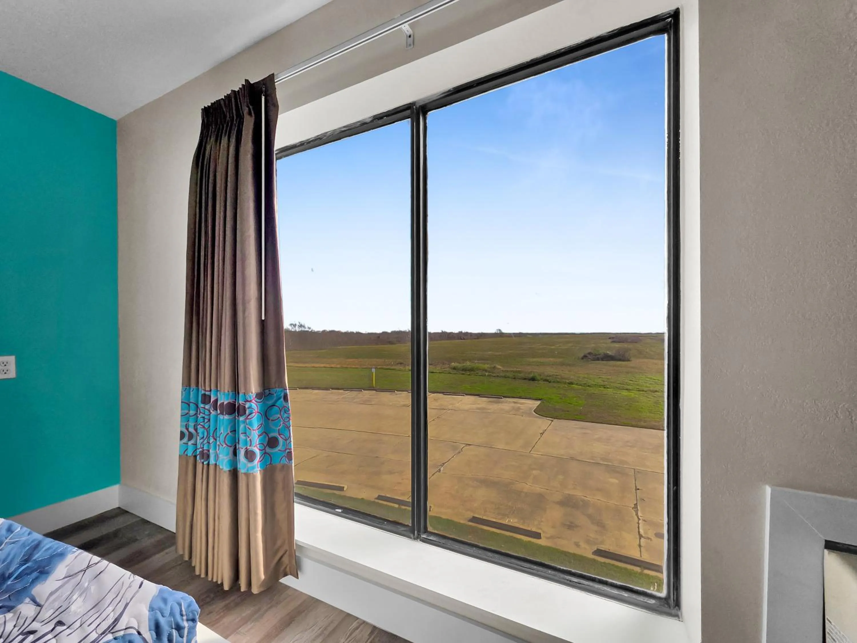 Quiet street view, Bed in CRYSTAL PALACE RESORT