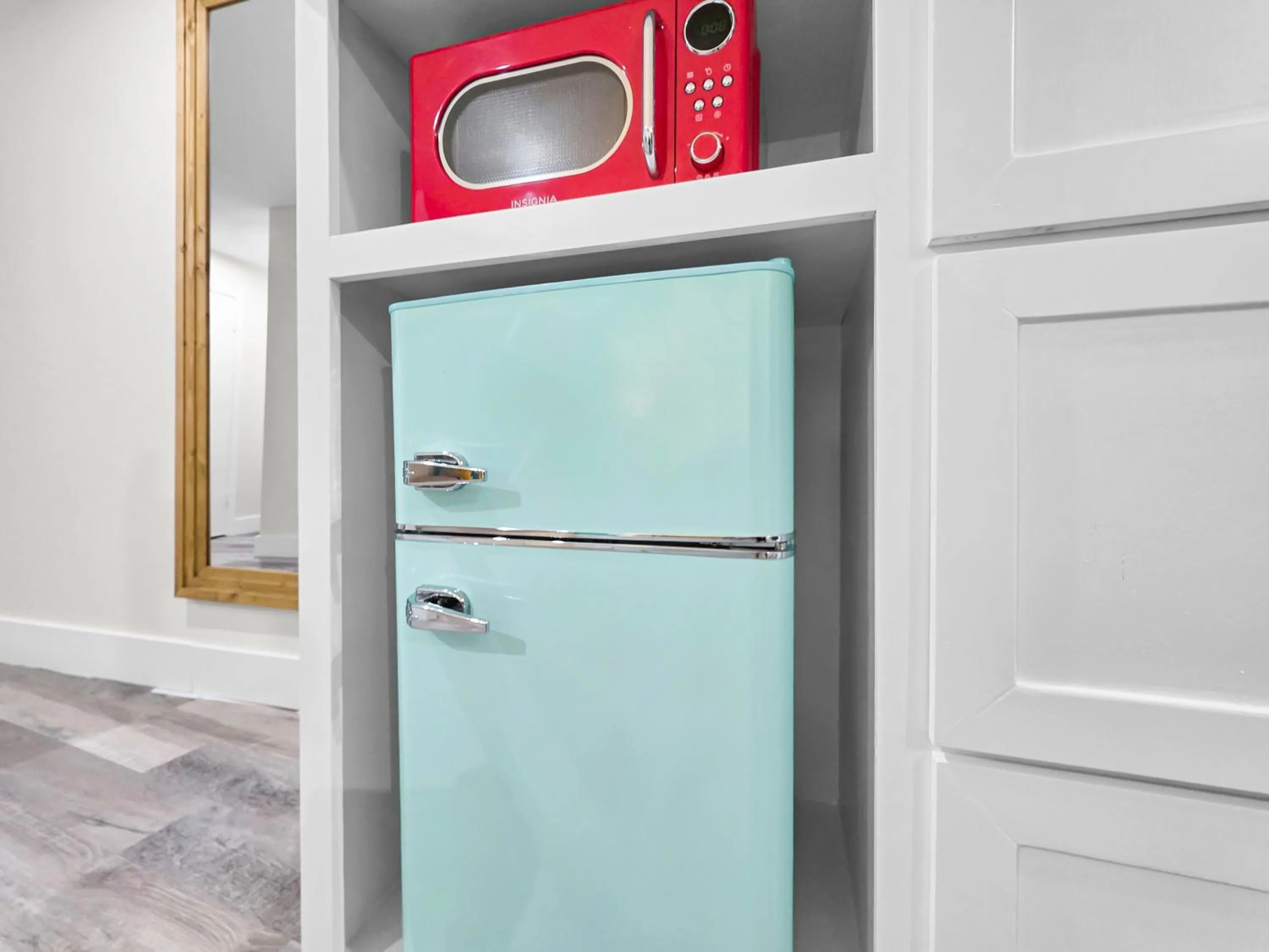 microwave in CRYSTAL PALACE RESORT