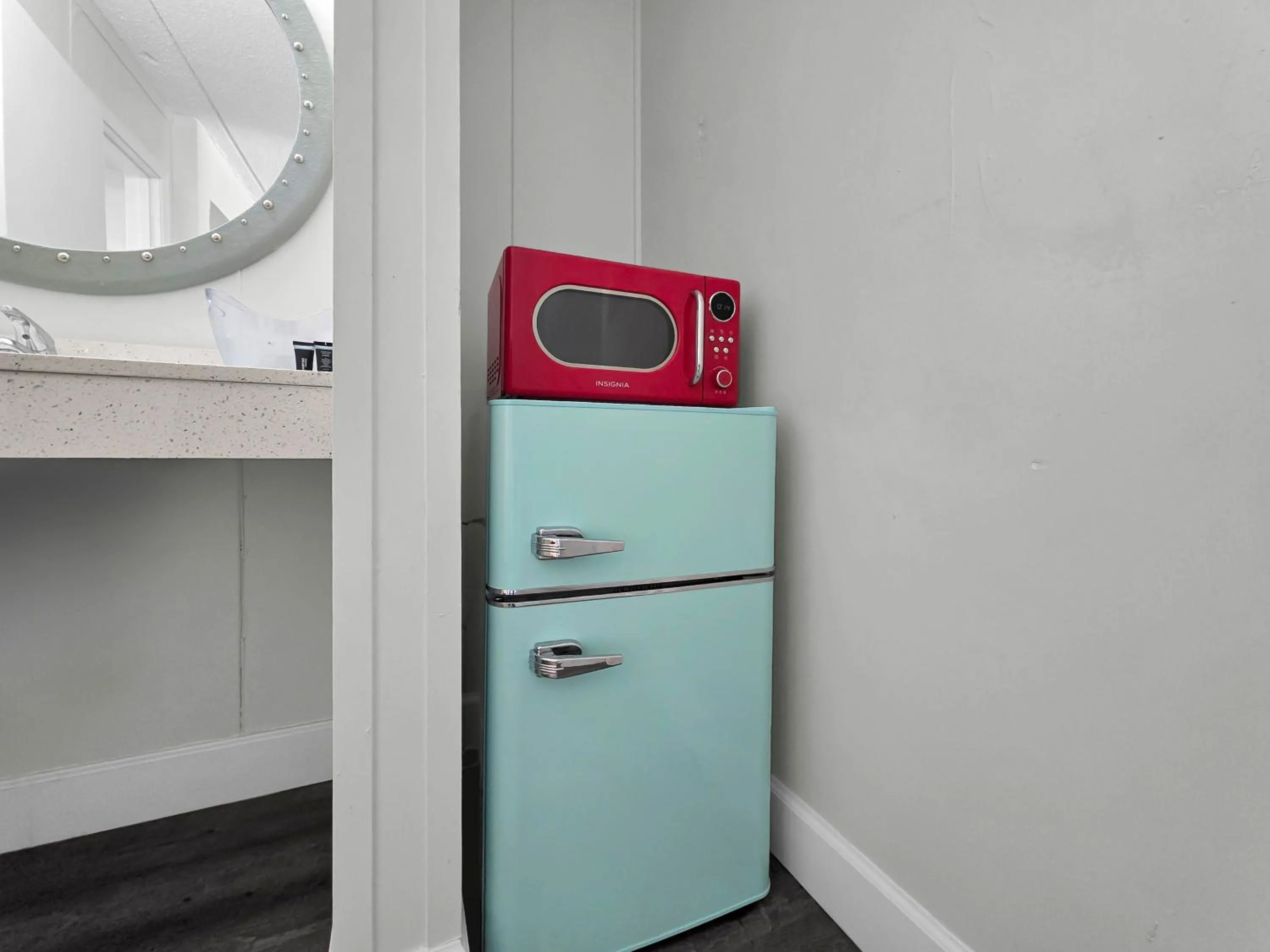 microwave in CRYSTAL PALACE RESORT