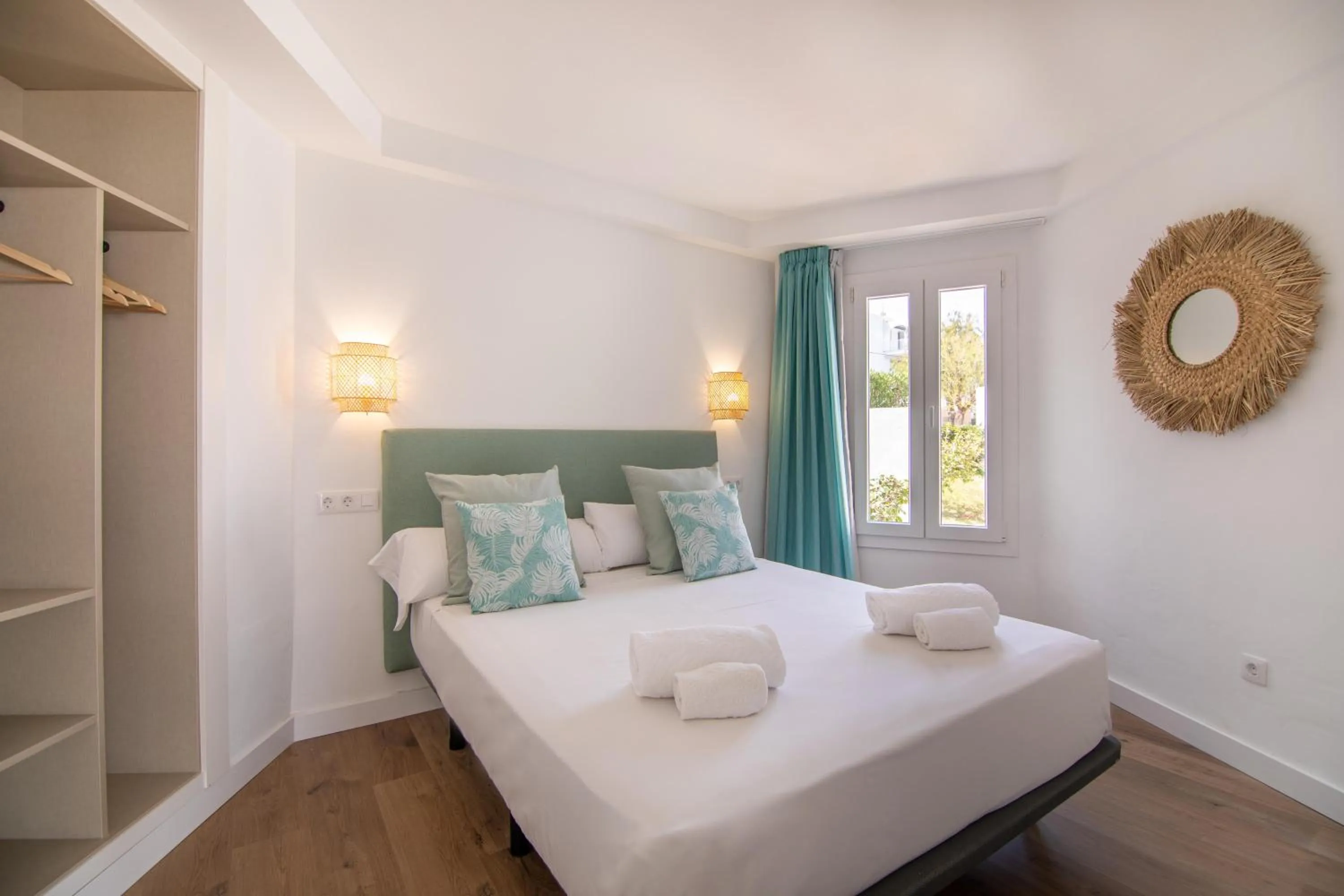 Photo of the whole room, Bed in MarSenses Ferrera Blanca Hotel Family