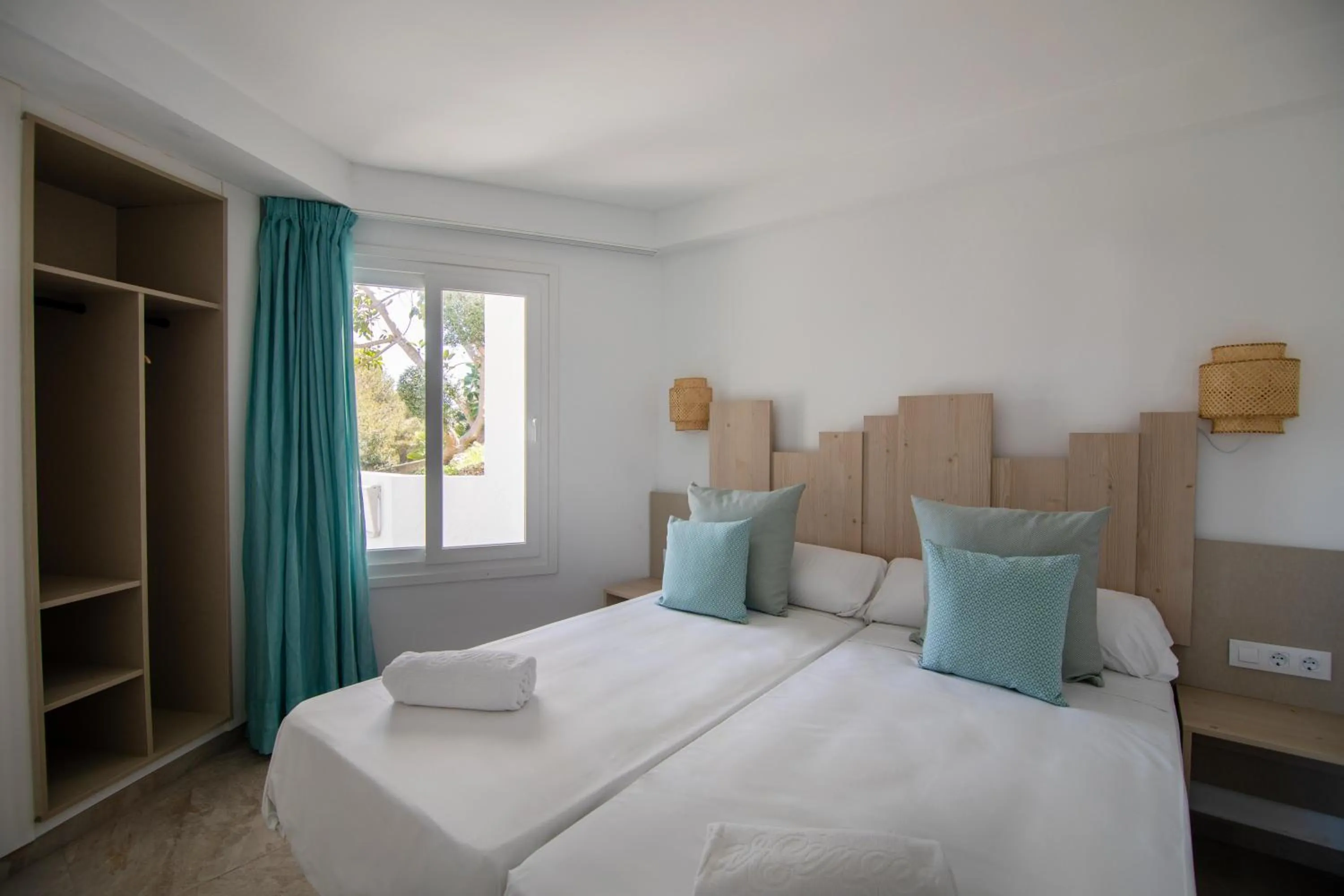 Photo of the whole room, Bed in MarSenses Ferrera Blanca Hotel Family