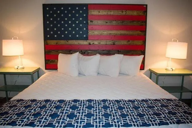 Bedroom, Bed in Super 8 by Wyndham Daleville-Fort Novosel