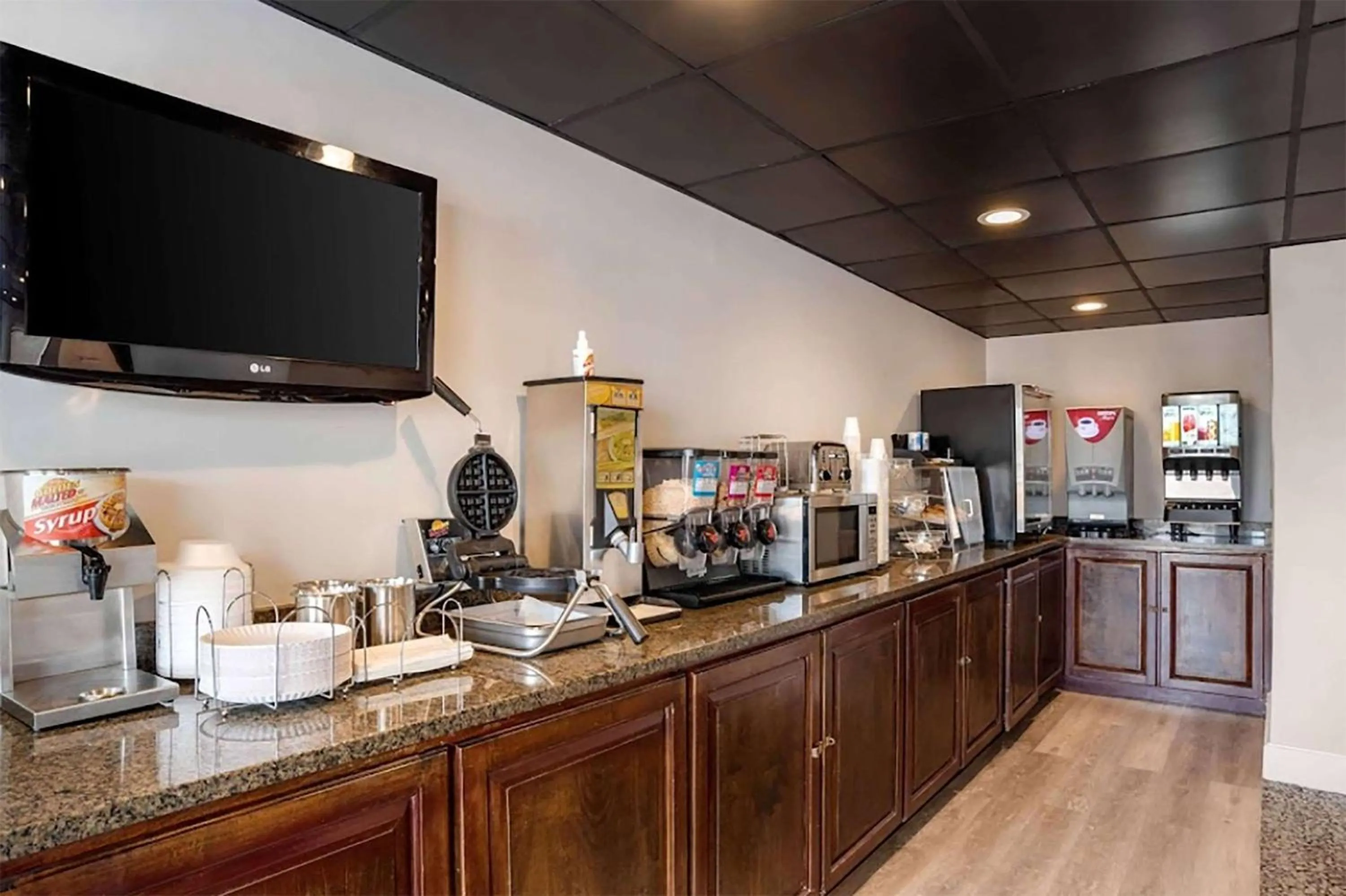 Breakfast in Super 8 by Wyndham Daleville-Fort Novosel