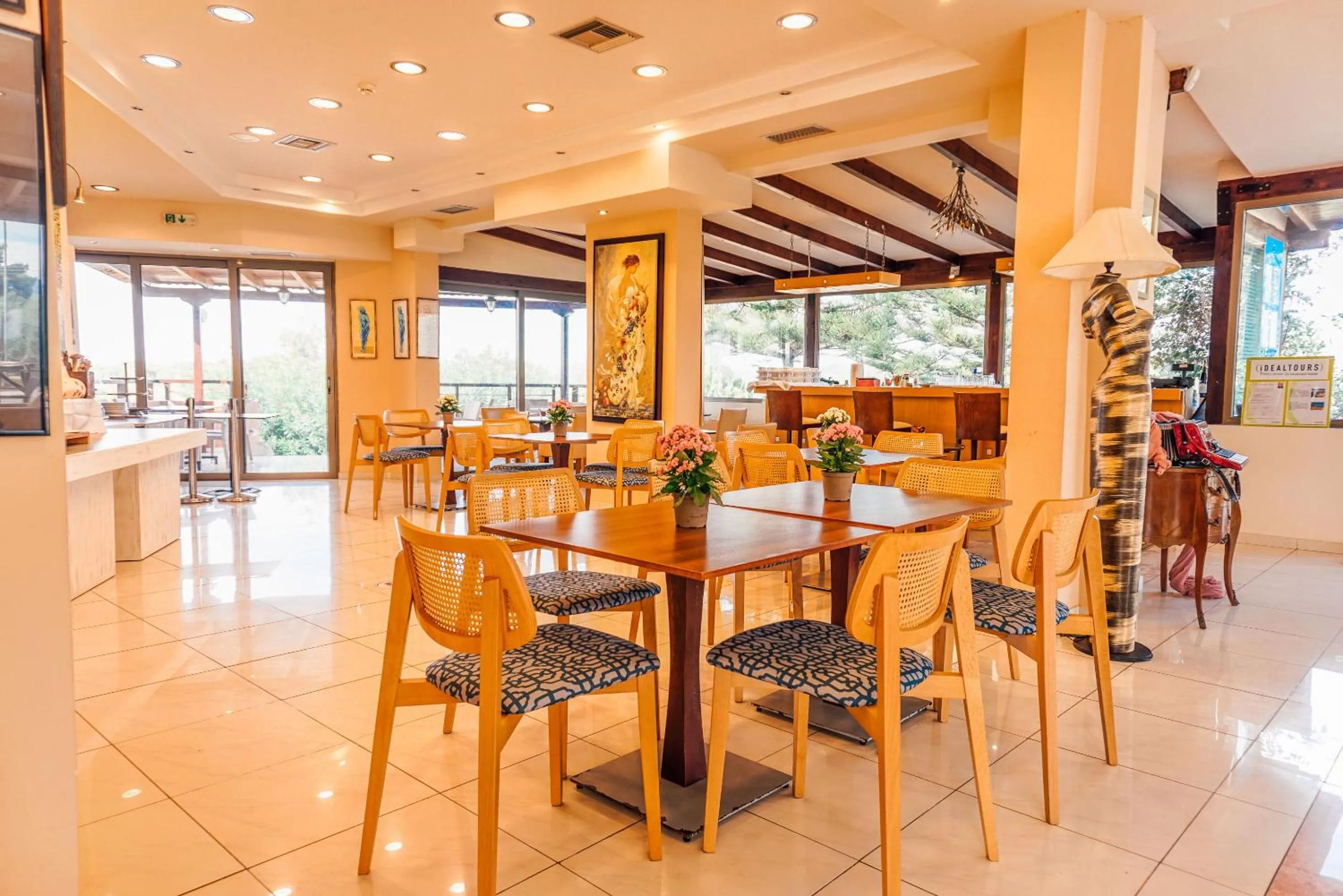 Restaurant/places to eat in Apollo Resort Art Hotel