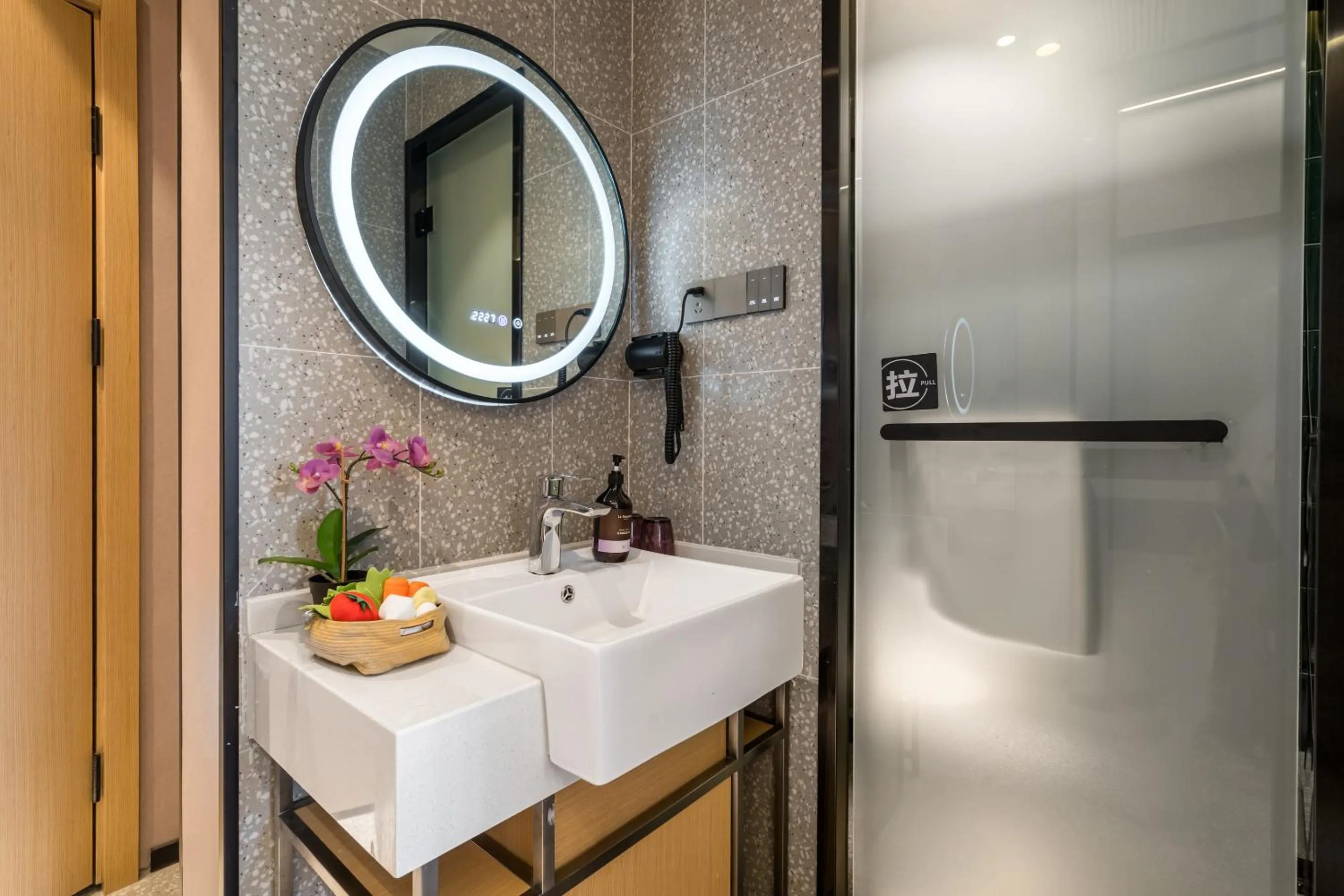 Meego Smart Select Hotel