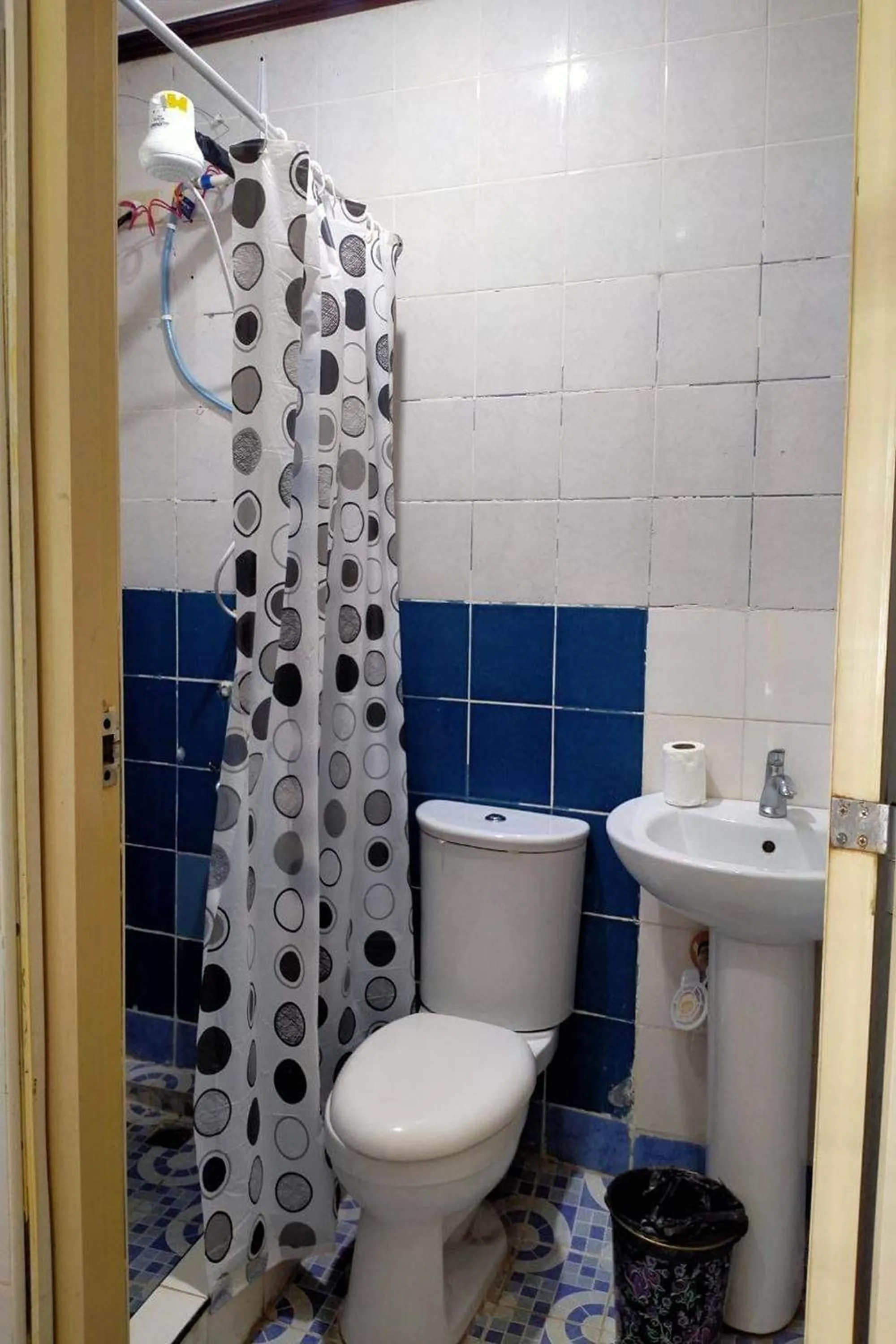 Bathroom in Istroberi Inn Palawan near Airport