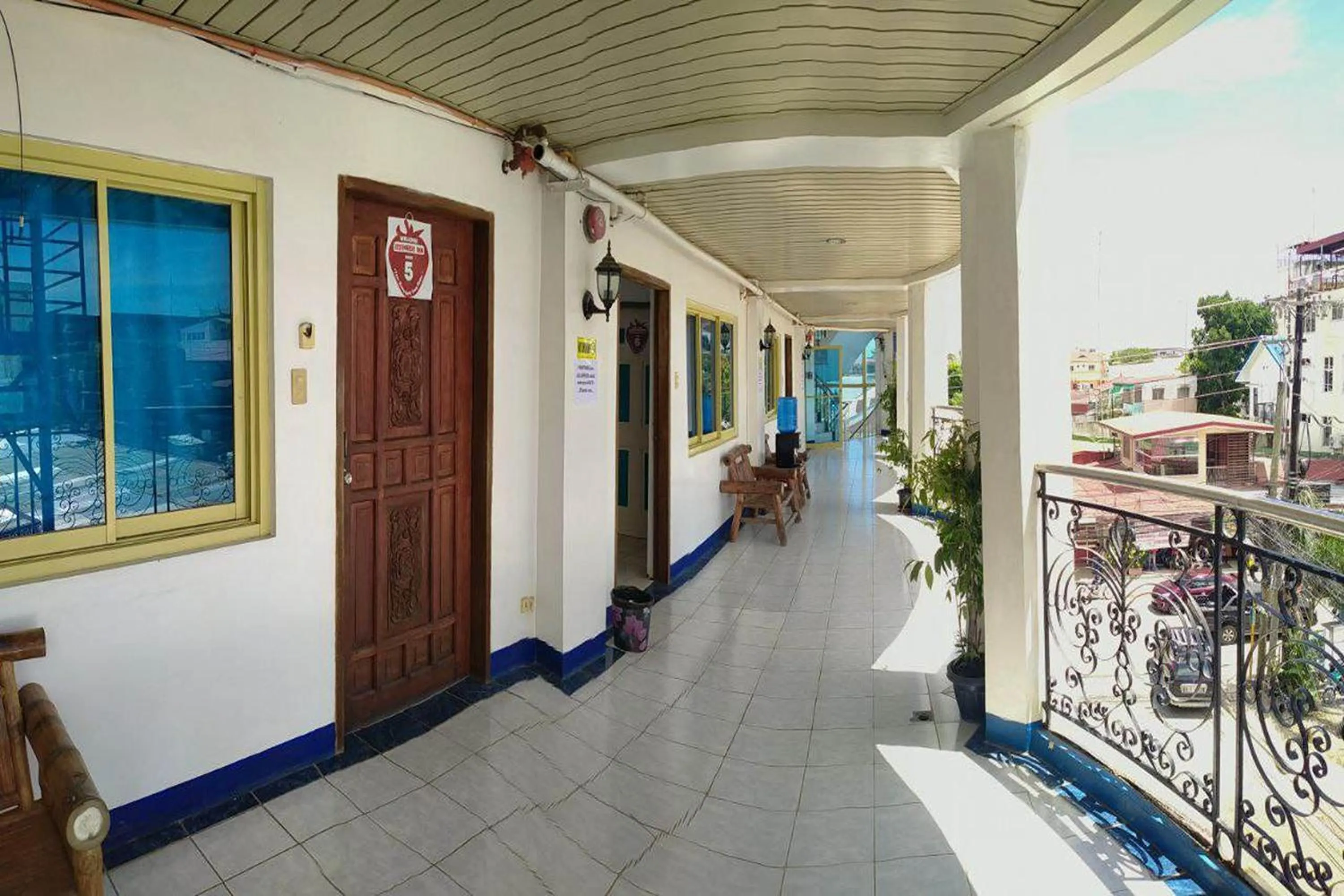 Balcony/Terrace in Istroberi Inn Palawan near Airport