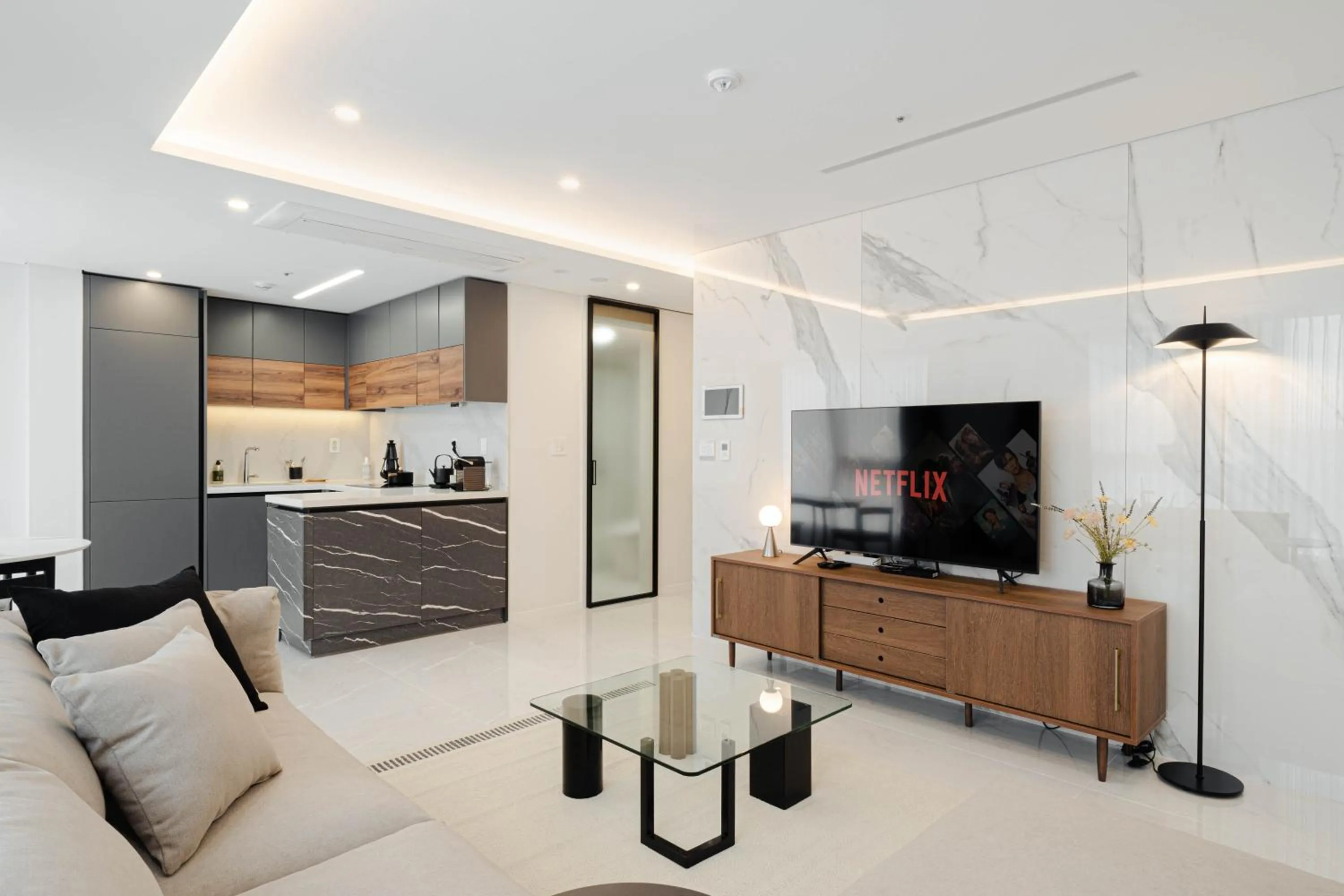 Kitchen or kitchenette in Le Collective Gangnam SAC Signity