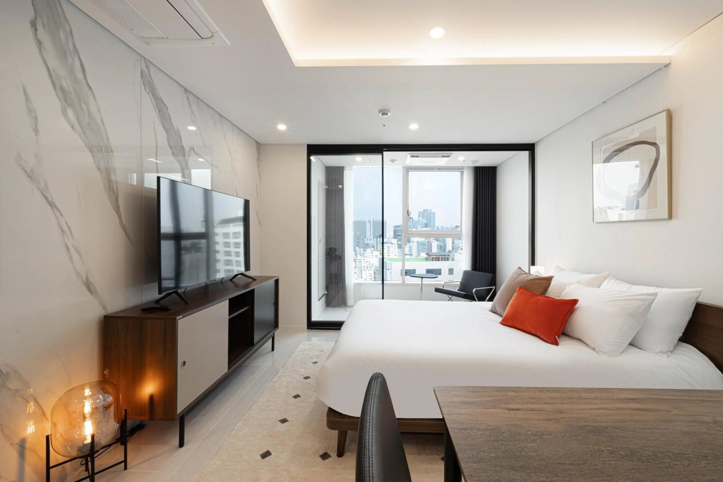 Photo of the whole room, Bed in Le Collective Gangnam SAC Signity