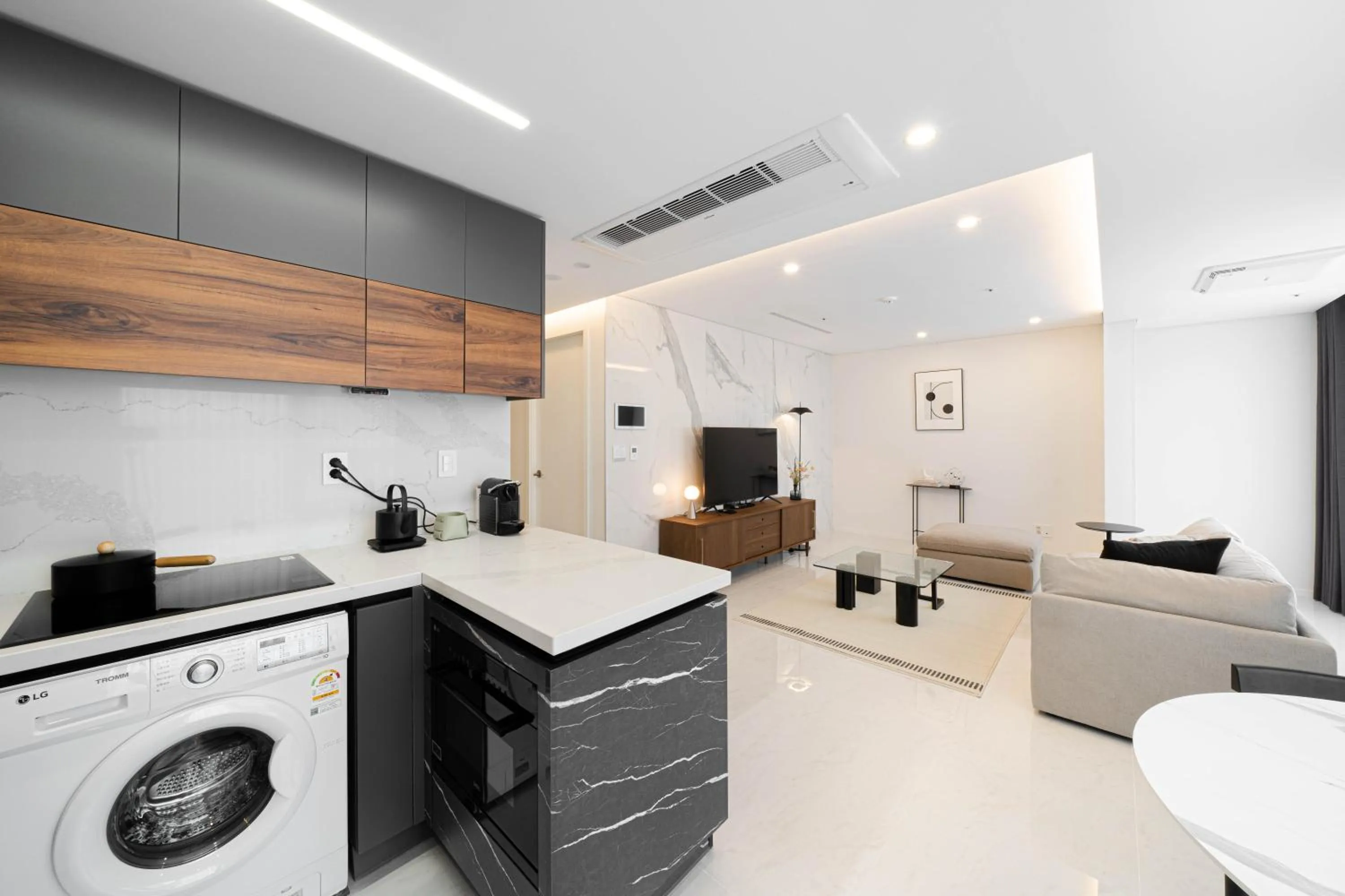 Kitchen or kitchenette in Le Collective Gangnam SAC Signity