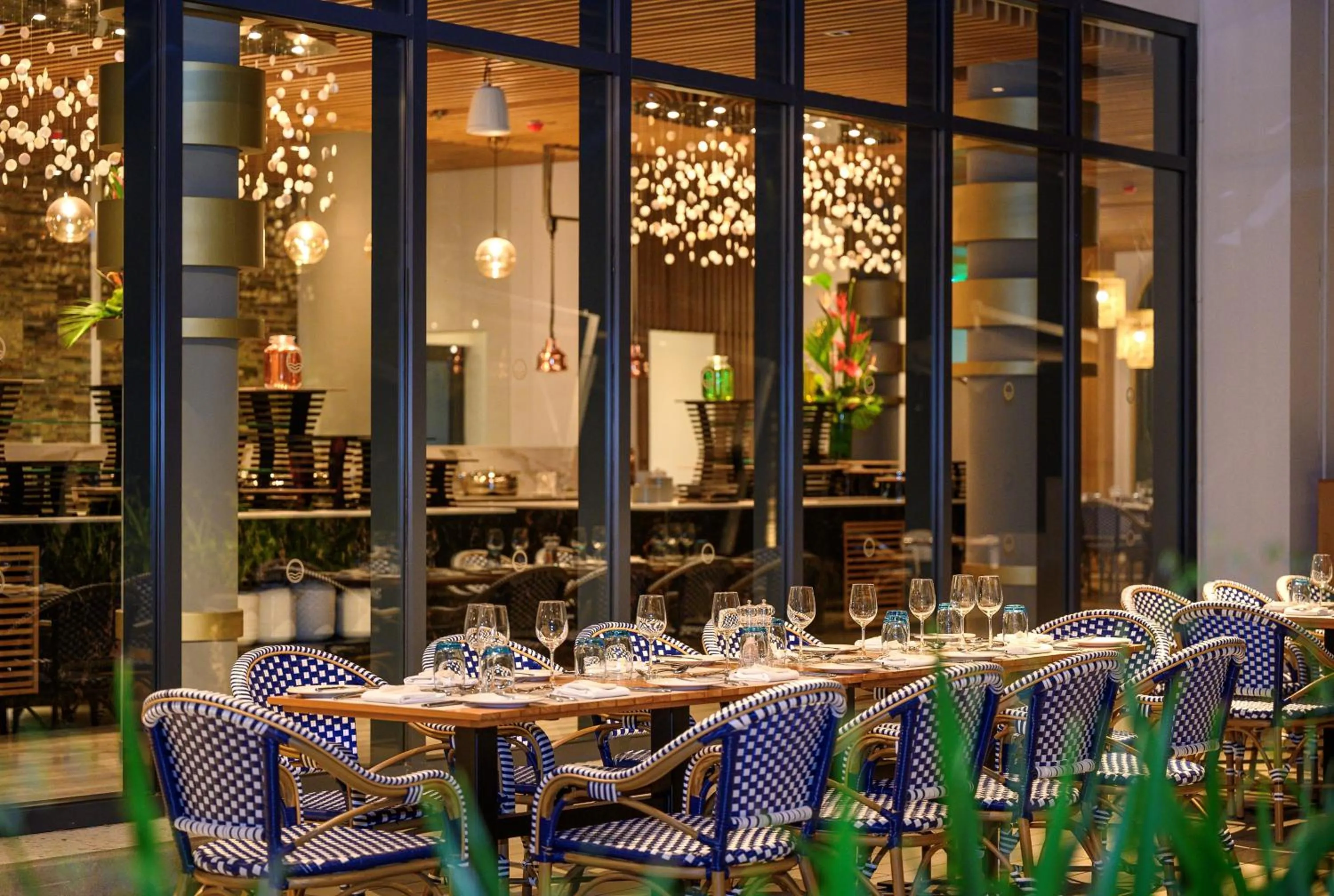 Restaurant/places to eat in Ocean's Creek Beach Hotel