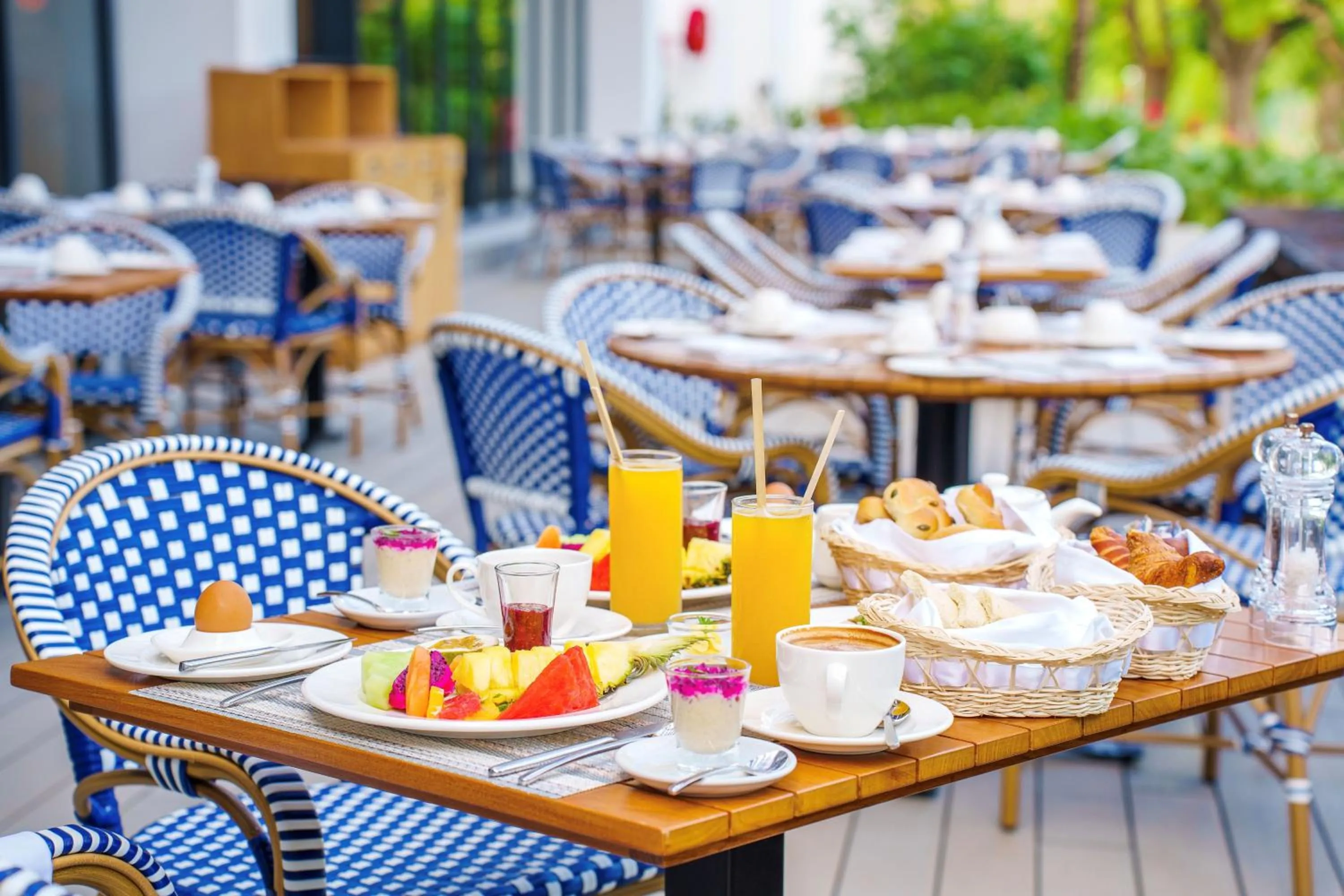 Food and drinks in Ocean's Creek Beach Hotel