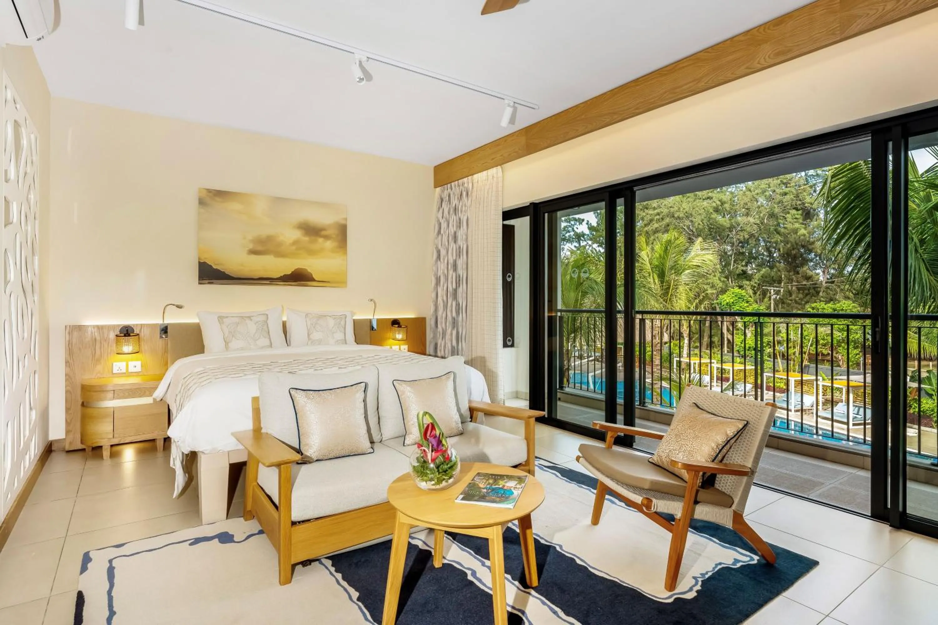 Bed in Ocean's Creek Beach Hotel