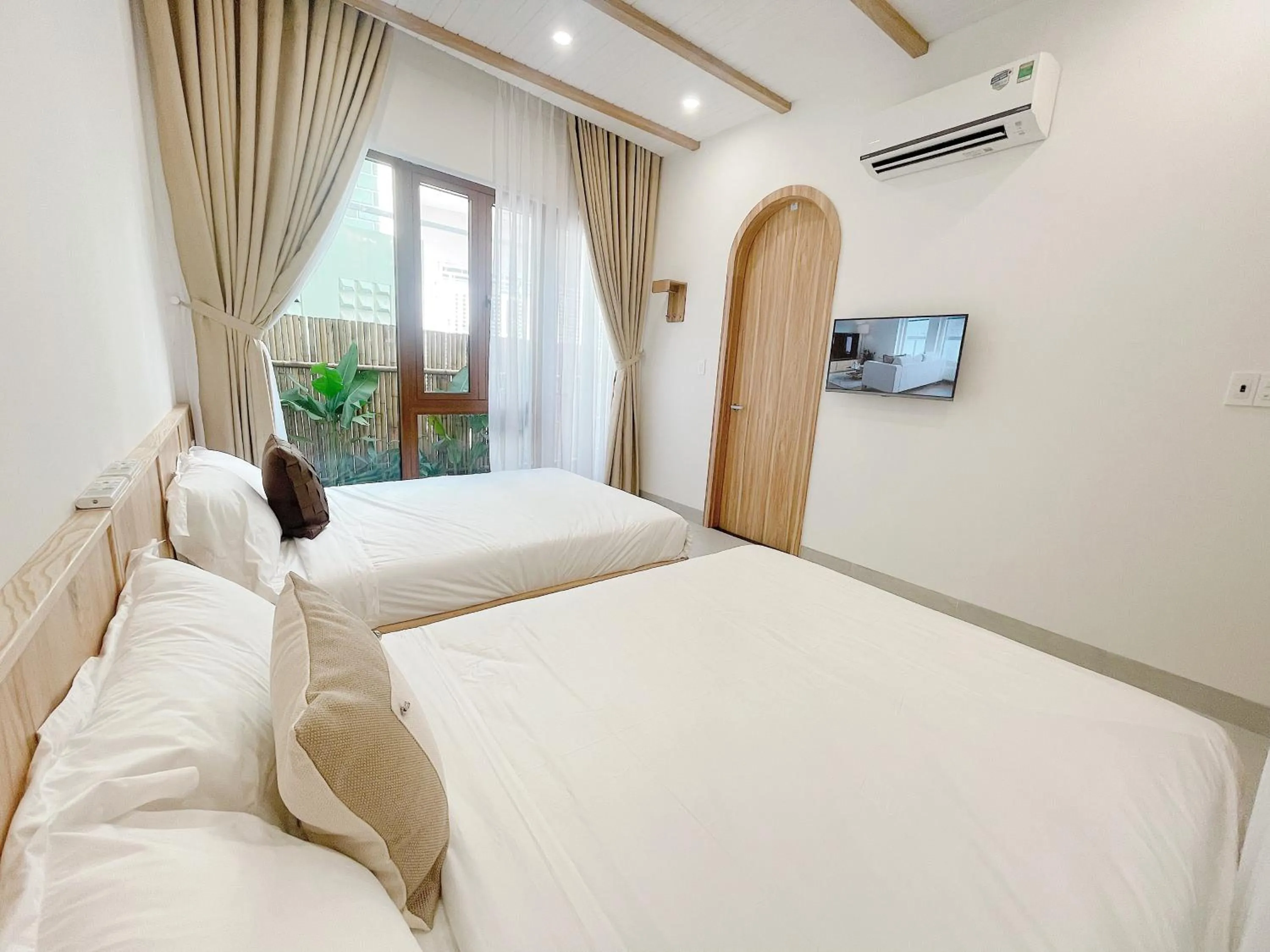 Bed in Baphu Beachwalk Apartment - 5 min walk to My Khe beach