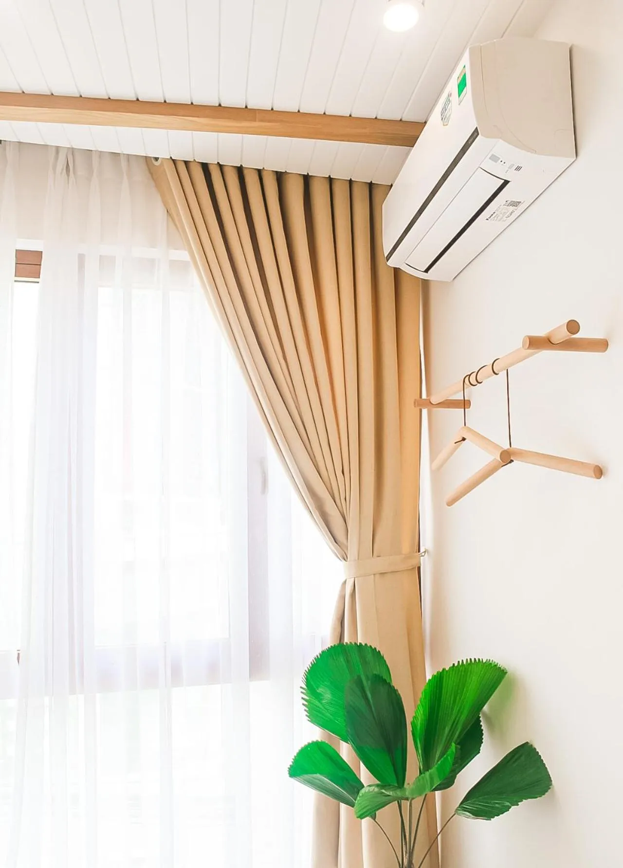 air conditioner in Baphu Beachwalk Apartment - 5 min walk to My Khe beach