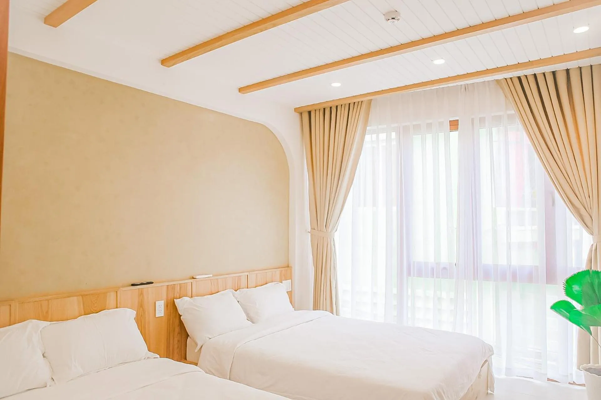 Bed in Baphu Beachwalk Apartment - 5 min walk to My Khe beach