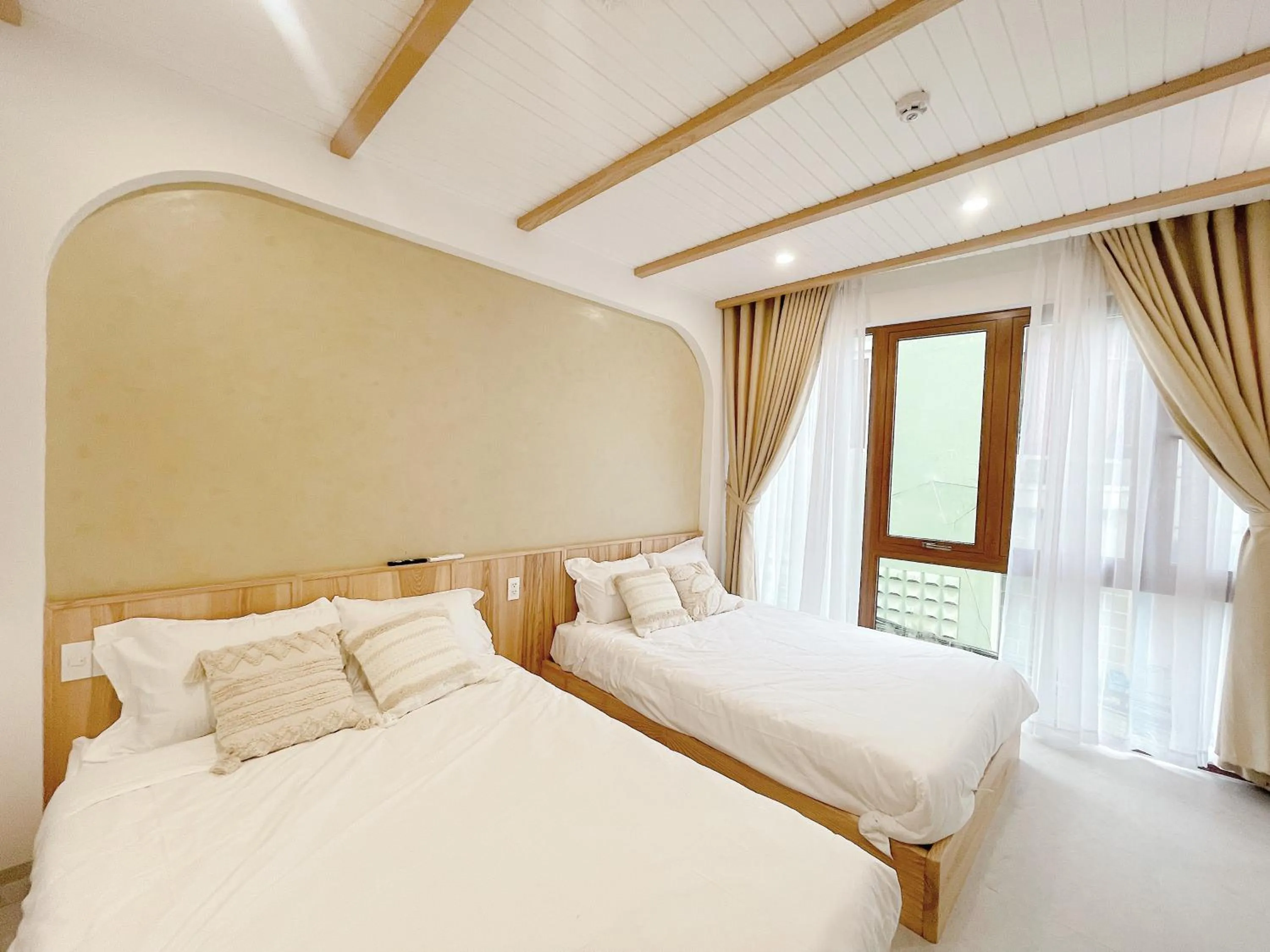 Bed in Baphu Beachwalk Apartment - 5 min walk to My Khe beach