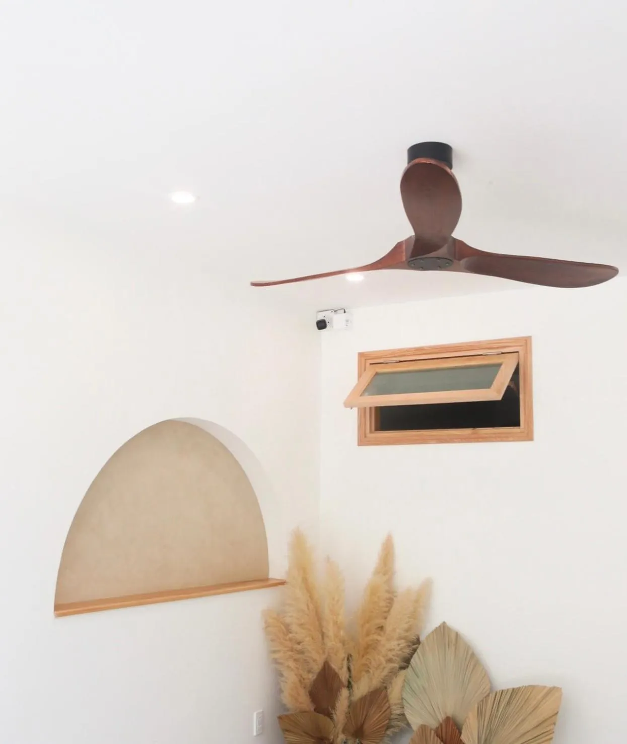 Decorative detail in Baphu Beachwalk Apartment - 5 min walk to My Khe beach