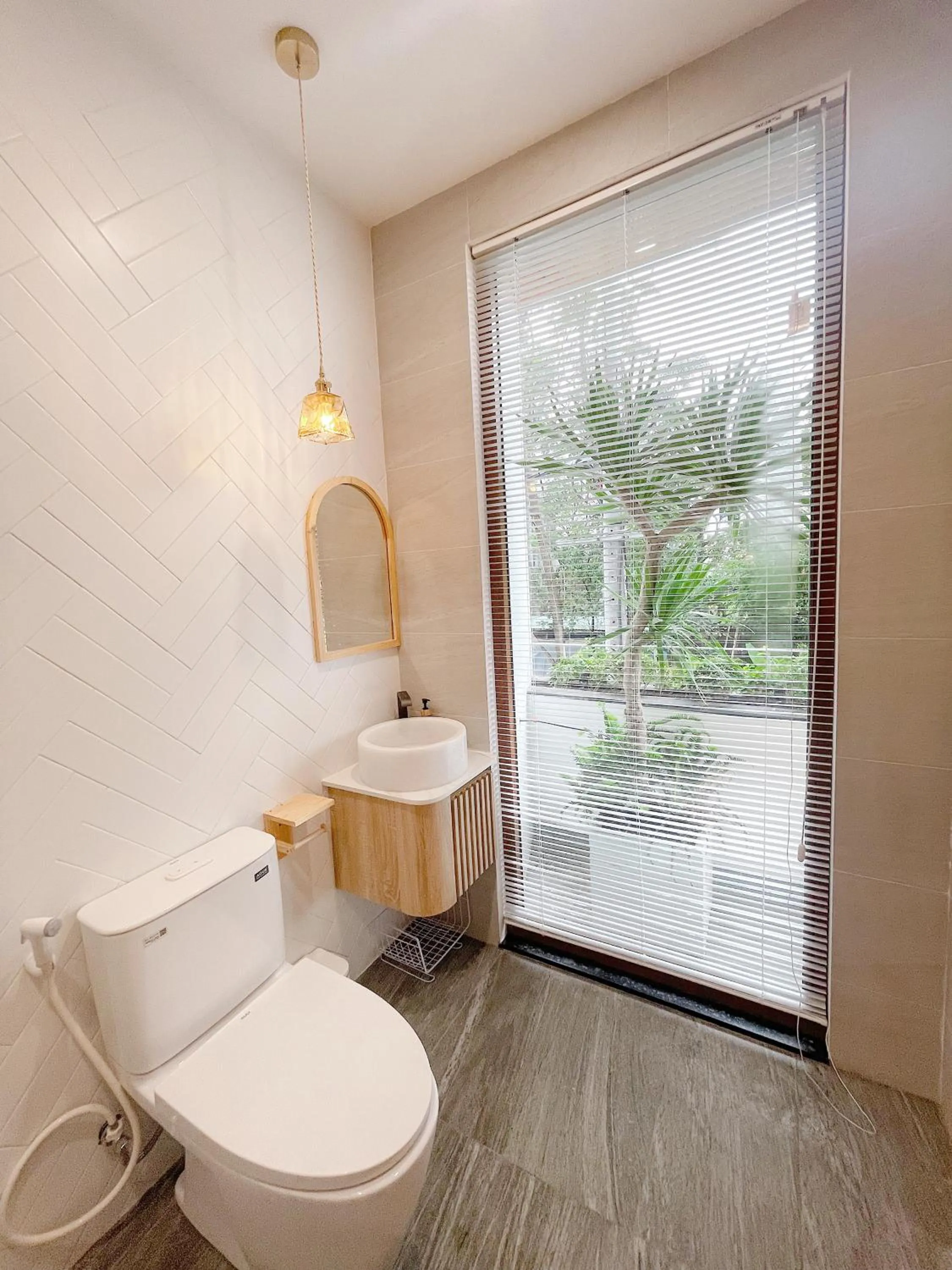 Shower in Baphu Beachwalk Apartment - 5 min walk to My Khe beach