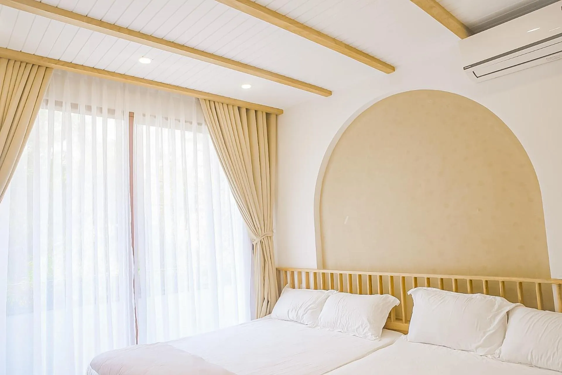 Bed in Baphu Beachwalk Apartment - 5 min walk to My Khe beach