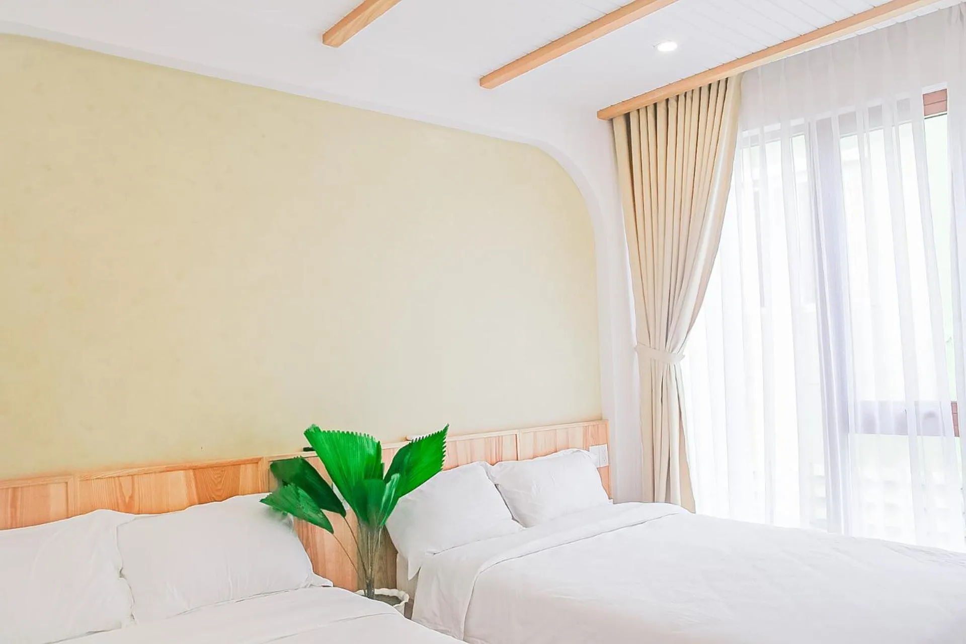 Bed in Baphu Beachwalk Apartment - 5 min walk to My Khe beach