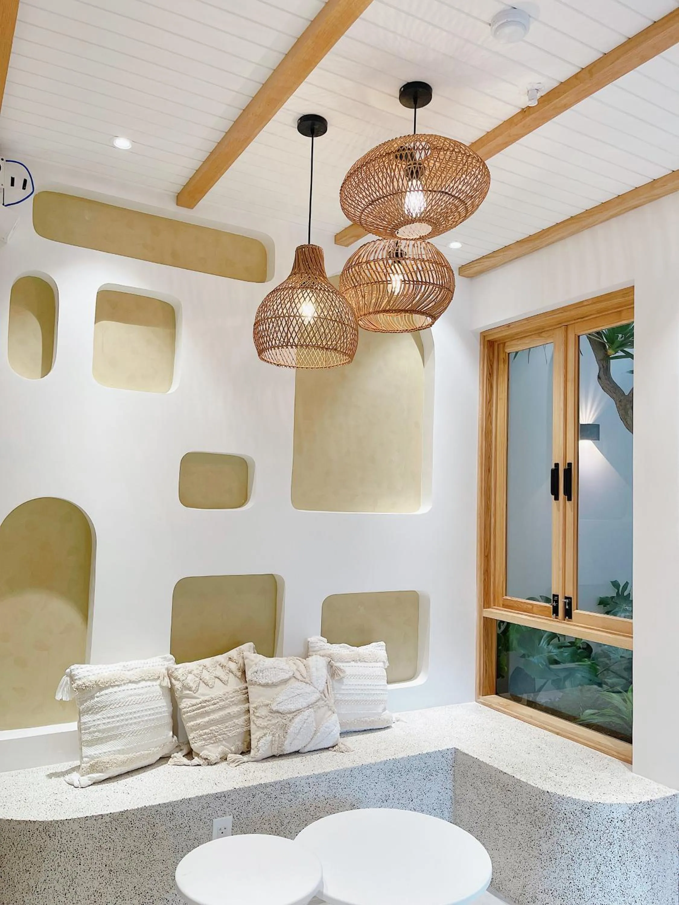 Seating area in Baphu Beachwalk Apartment - 5 min walk to My Khe beach