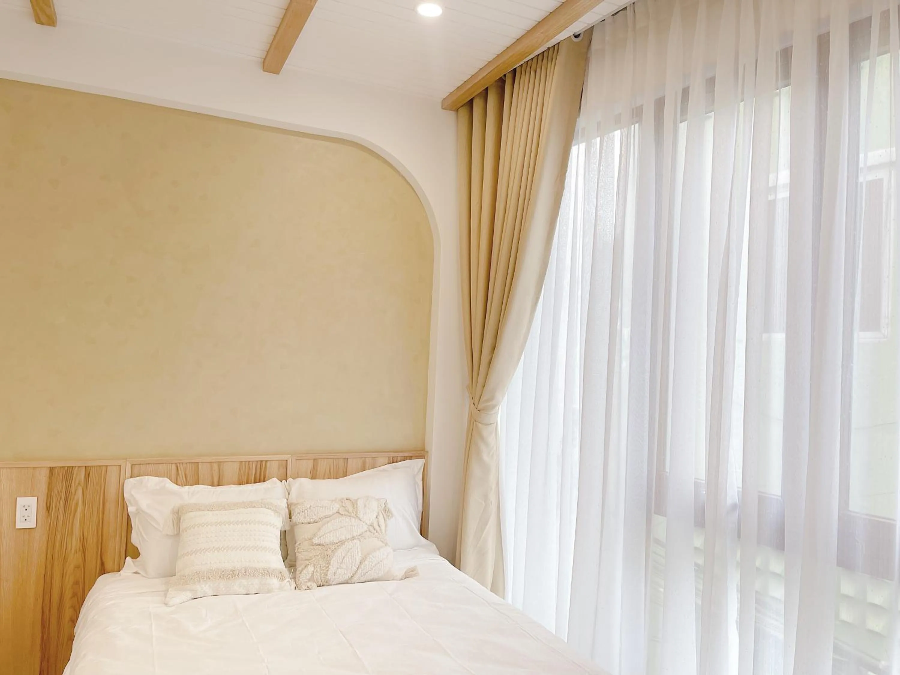 Bed in Baphu Beachwalk Apartment - 5 min walk to My Khe beach