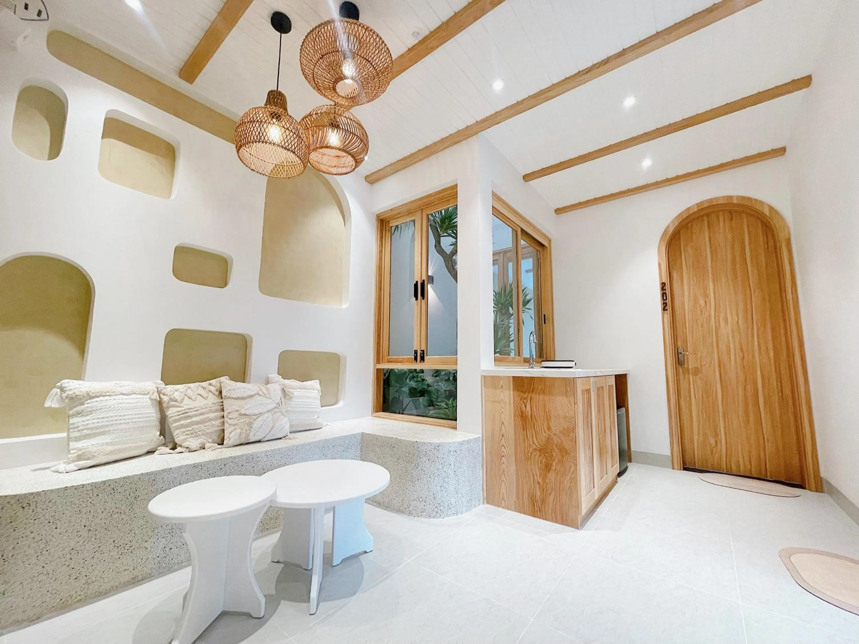 Seating area in Baphu Beachwalk Apartment - 5 min walk to My Khe beach