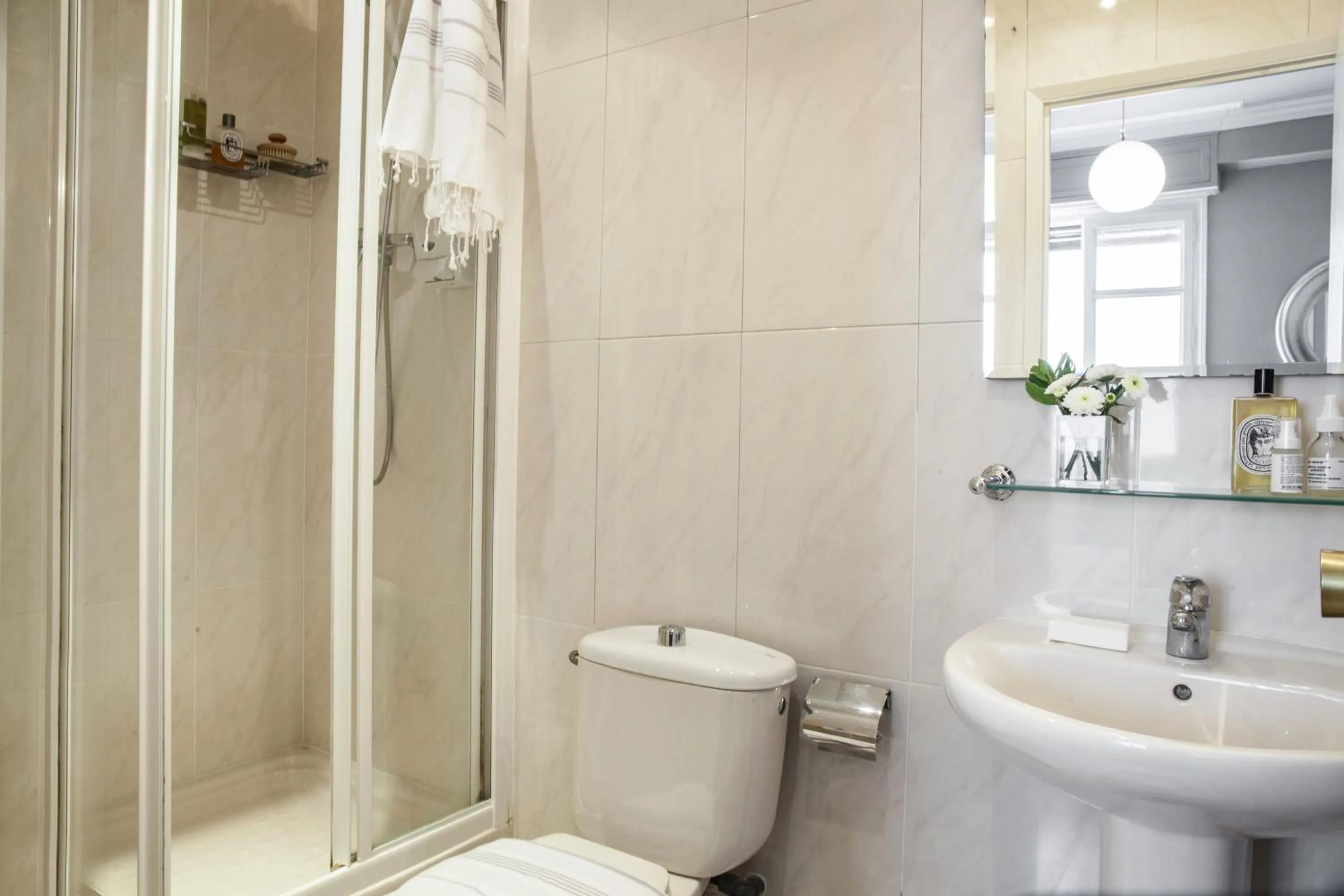 Bathroom in AinB B&B Eixample-Muntaner