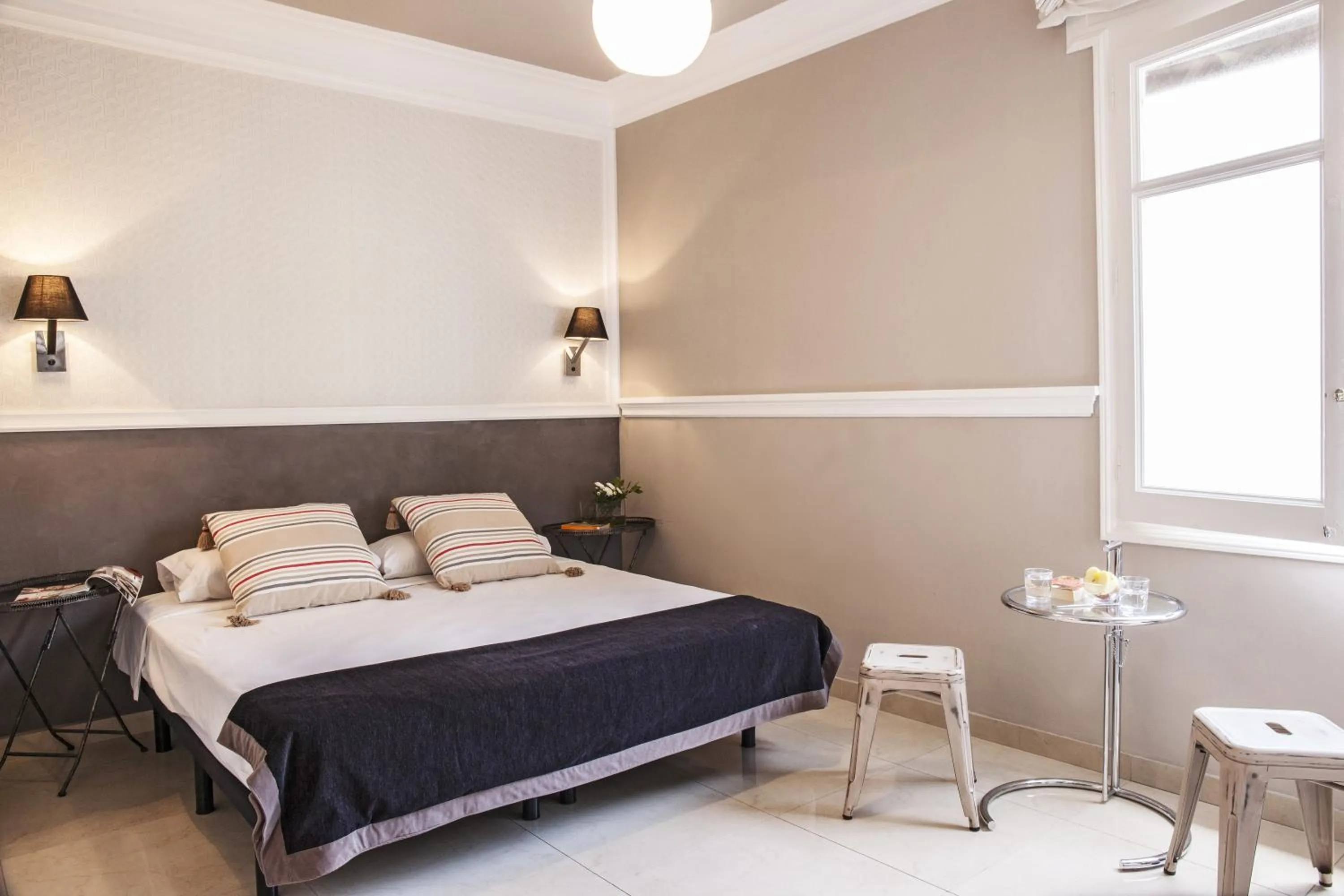 Photo of the whole room, Bed in AinB B&B Eixample-Muntaner